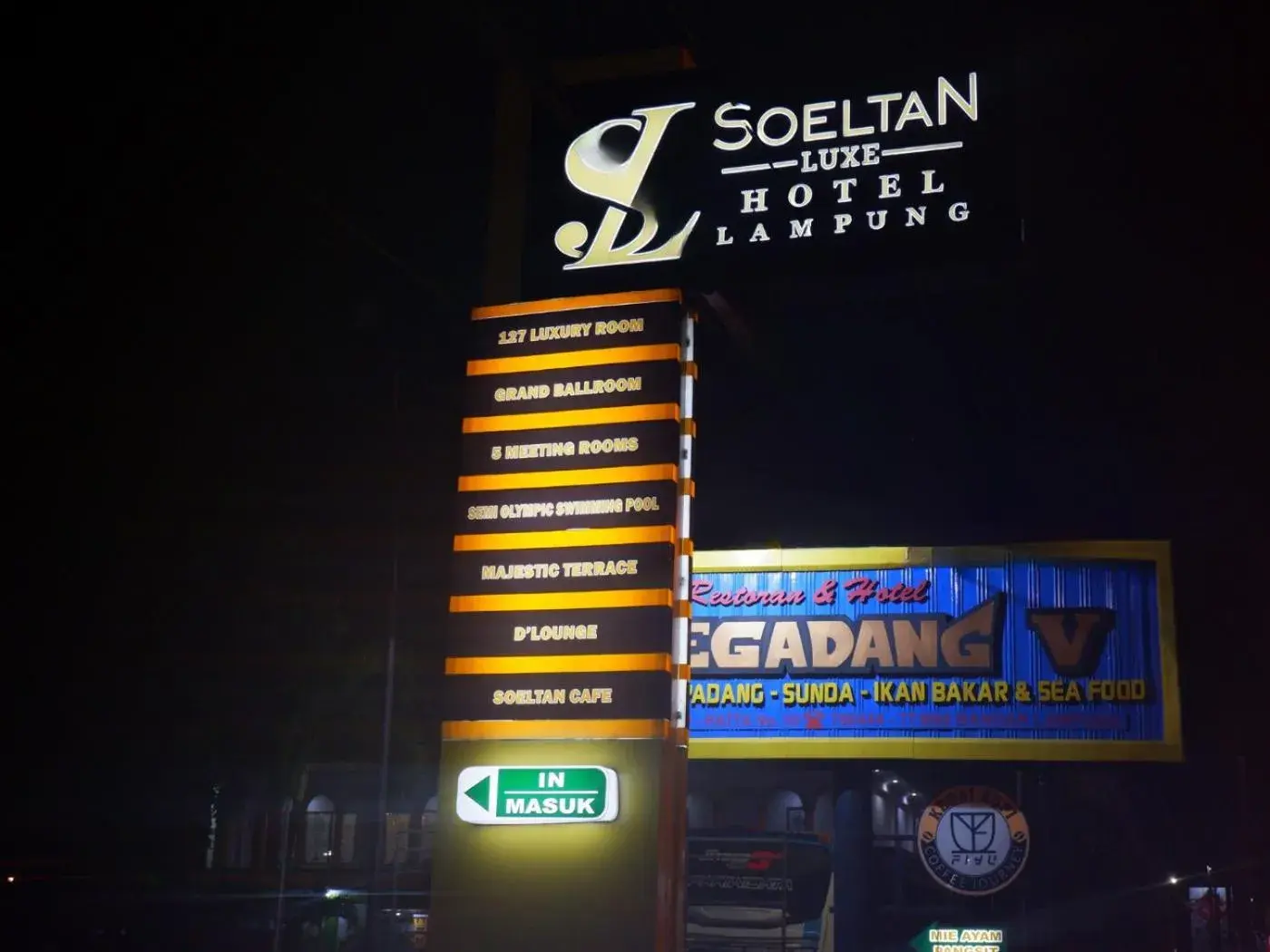Street view in Soeltan Luxe Hotel Lampung Street view in Soeltan Luxe Hotel Lampung