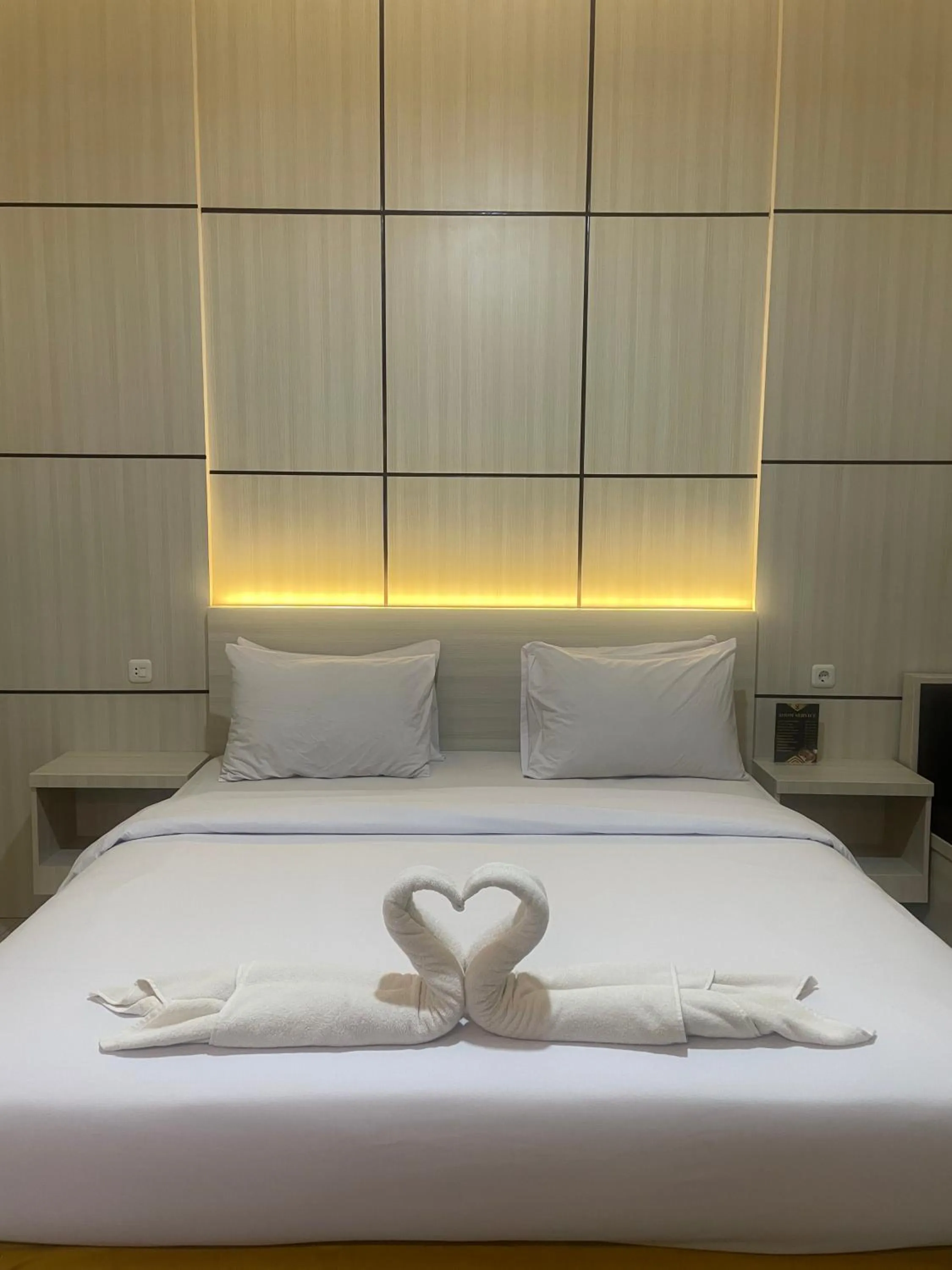 Bed in Soeltan Luxe Hotel Lampung