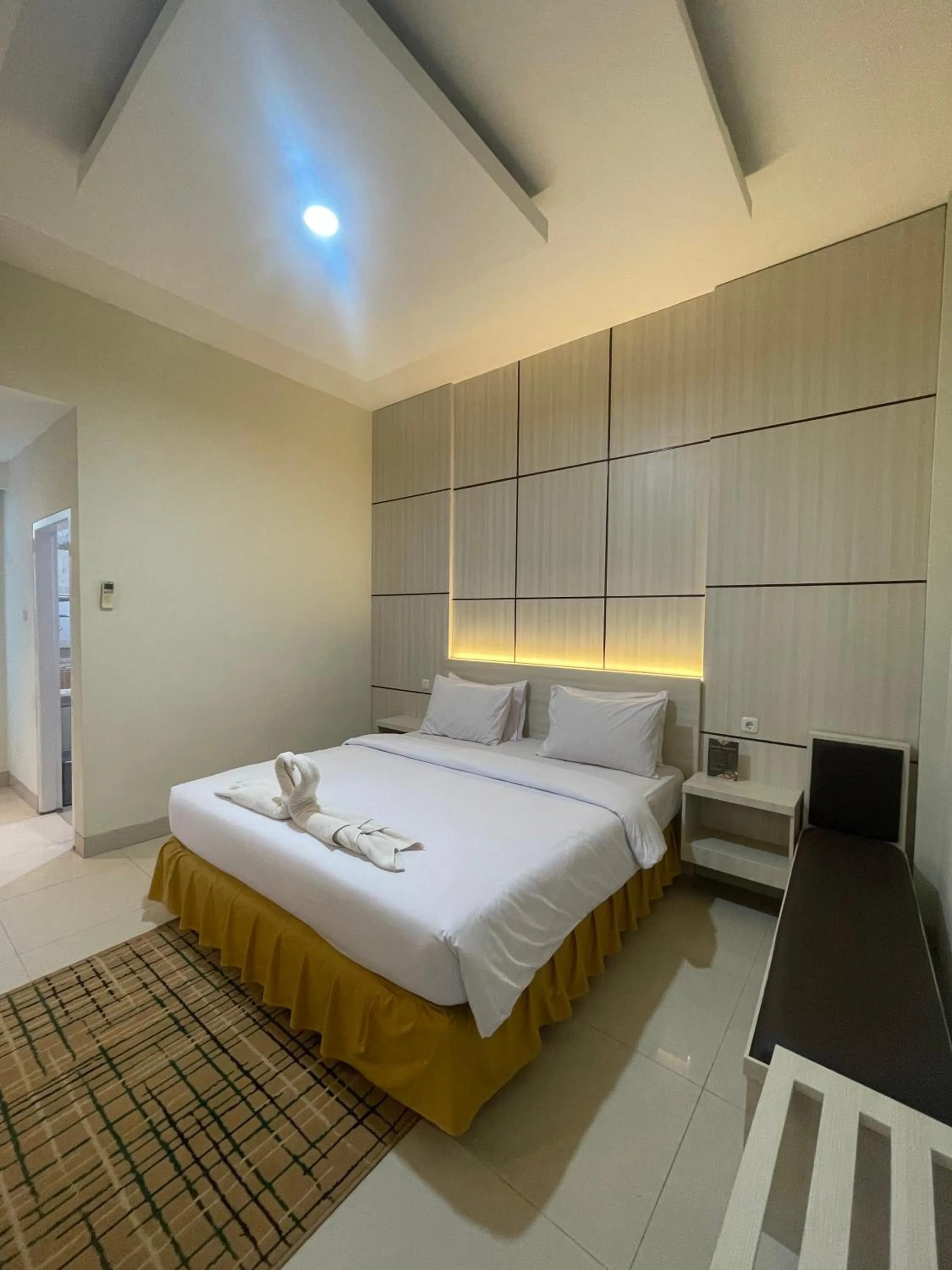 Bedroom, Bed in Soeltan Luxe Hotel Lampung