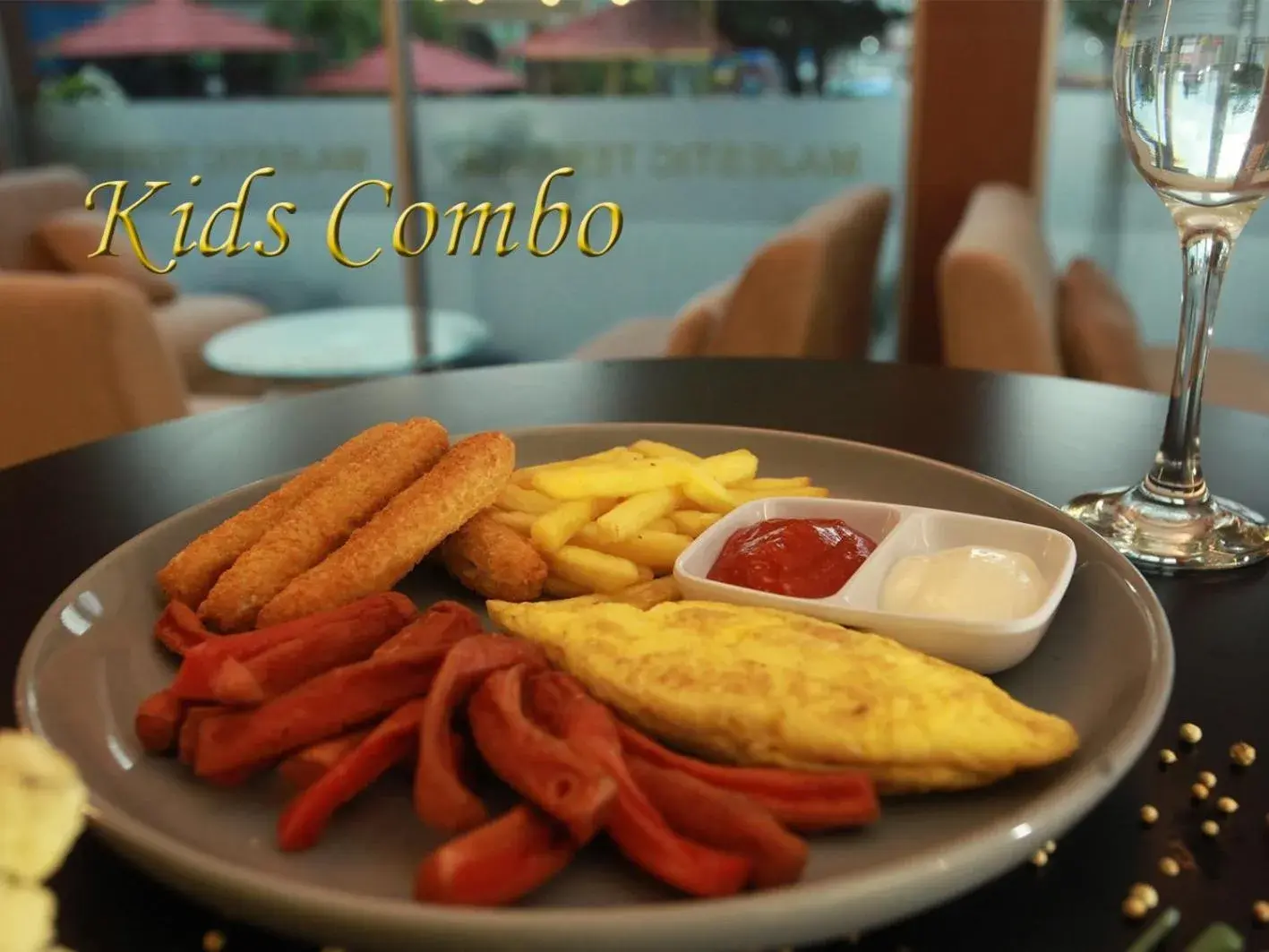 Restaurant/places to eat in Soeltan Luxe Hotel Lampung Restaurant/places to eat in Soeltan Luxe Hotel Lampung