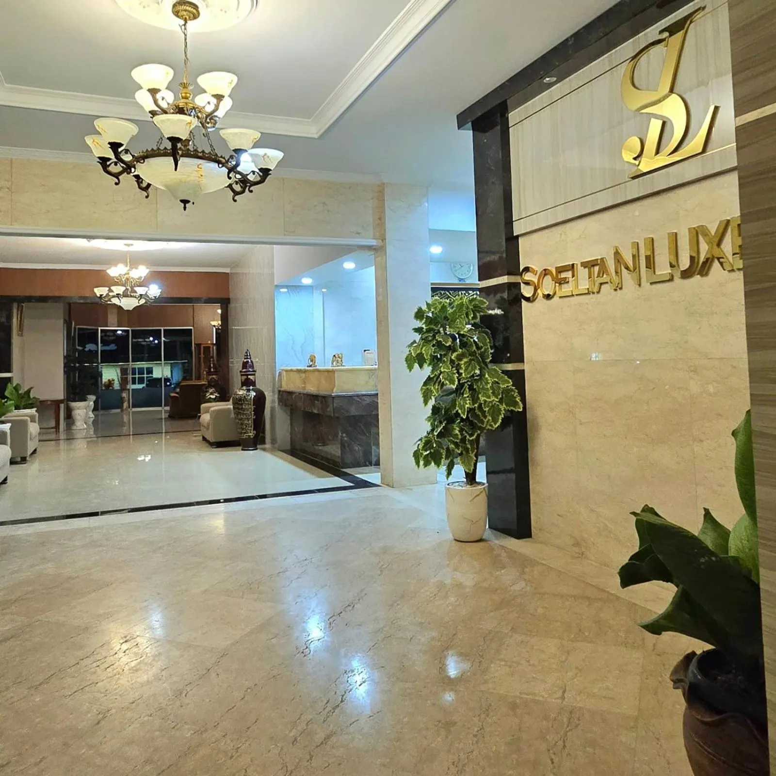 Lobby or reception in Soeltan Luxe Hotel Lampung