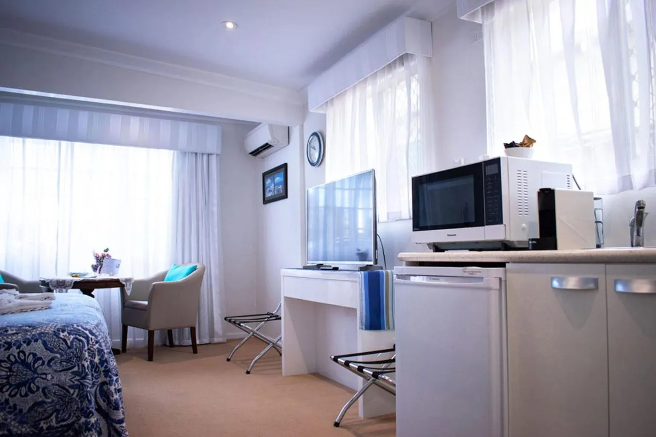 Bedroom, Kitchen/Kitchenette in Boathouse Bunbury Bed & Breakfast