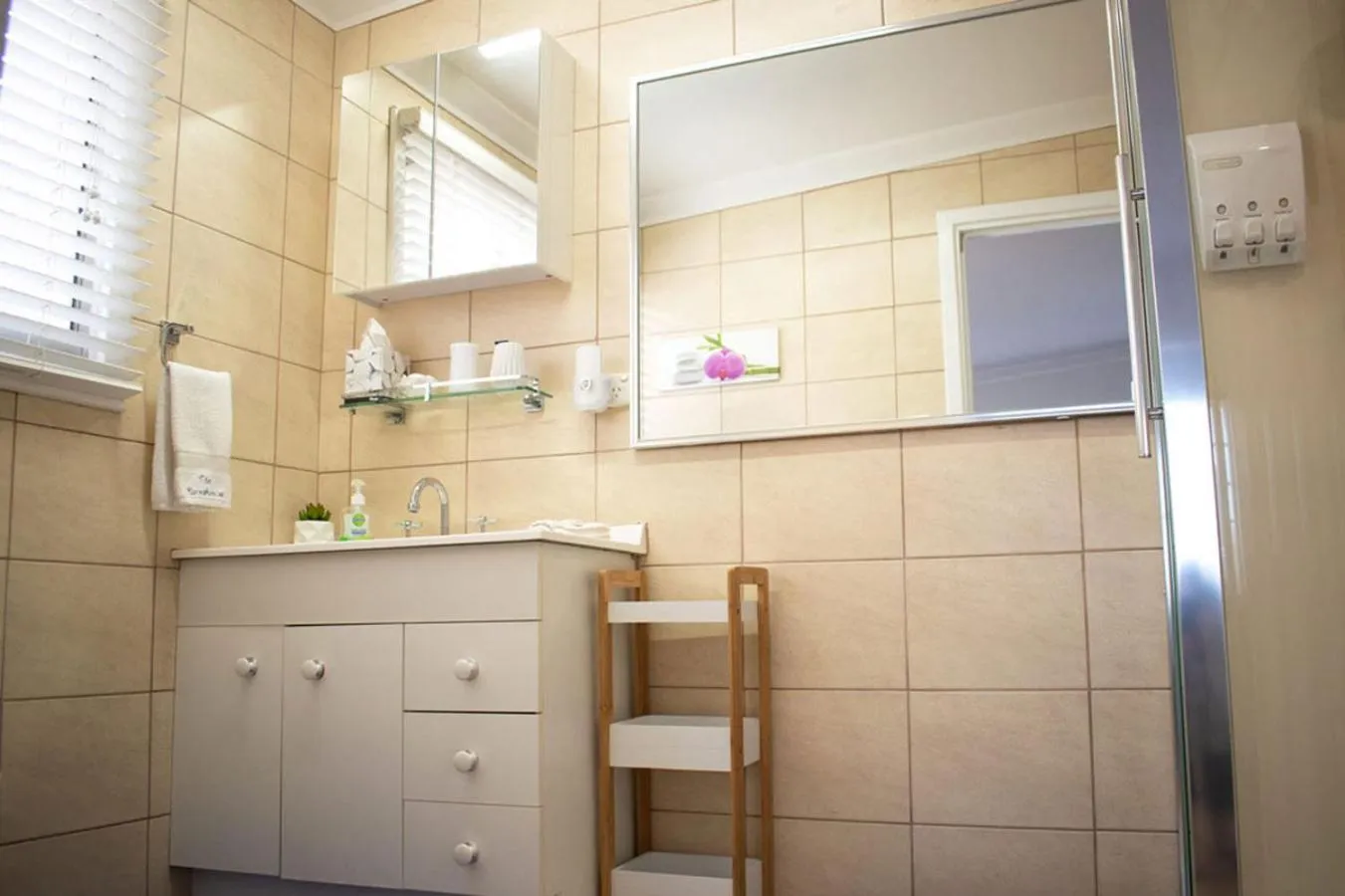 Bathroom in Boathouse Bunbury Bed & Breakfast