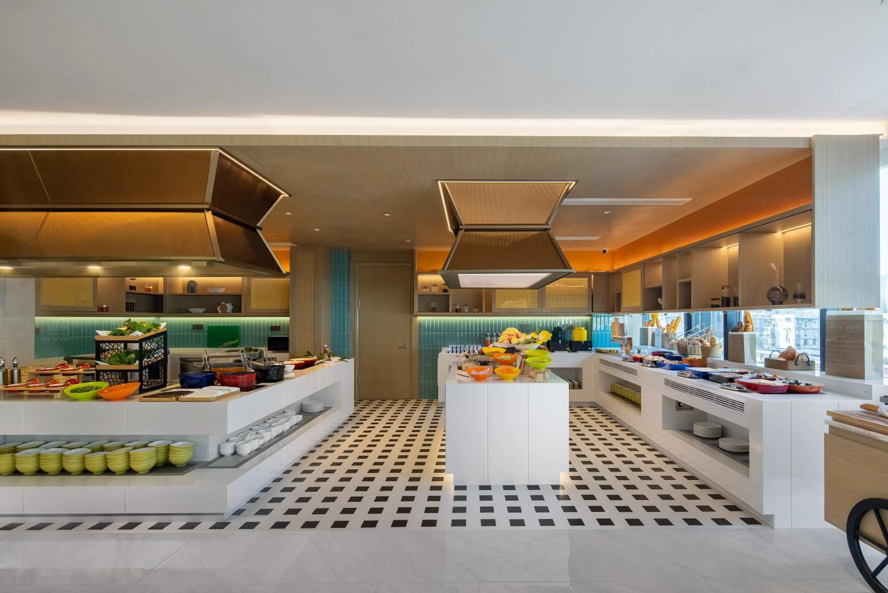 Restaurant/places to eat in Home2 by Suite Wuhan Qingshan