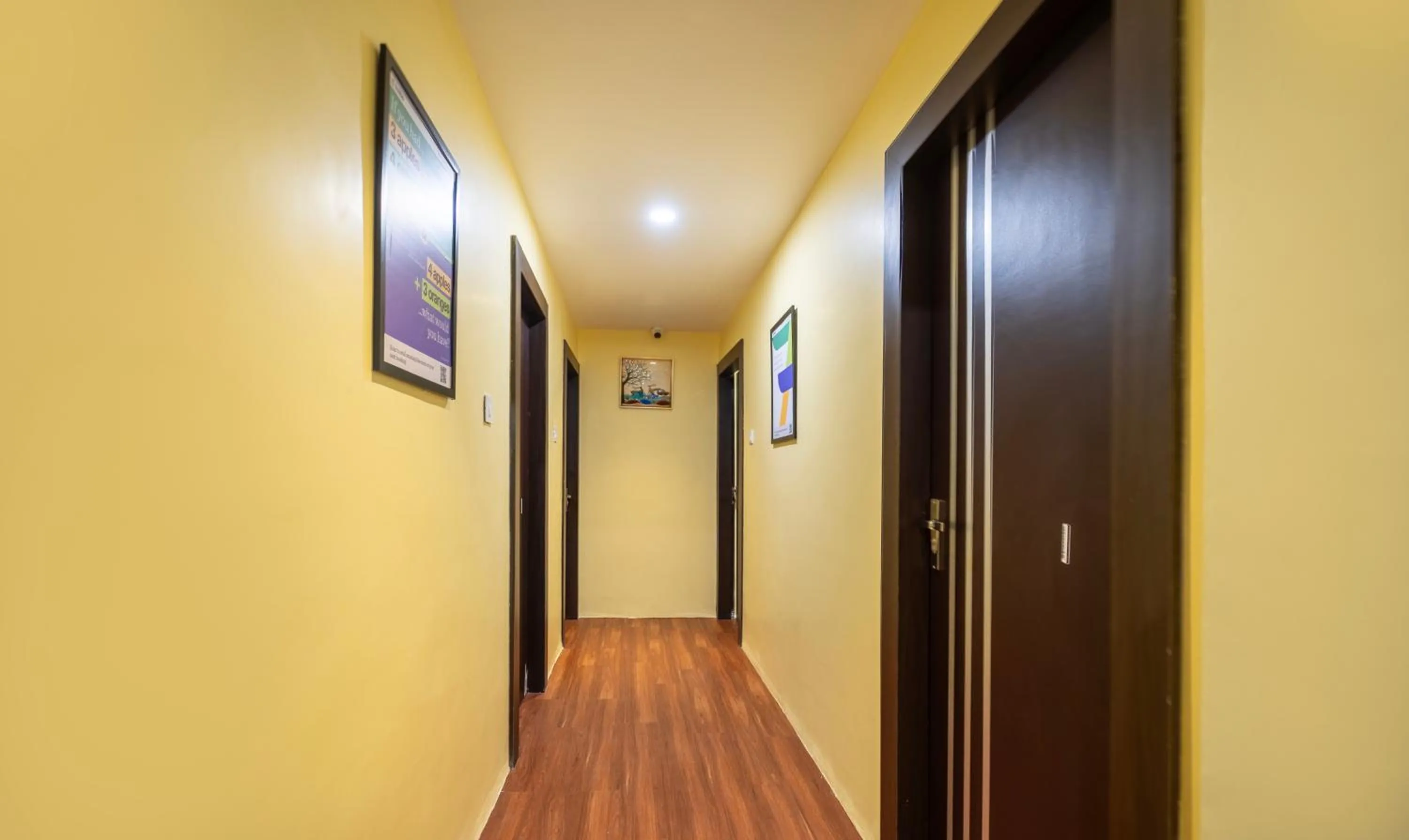 Lobby or reception in Treebo Taj Square, 10 Mins From Airport