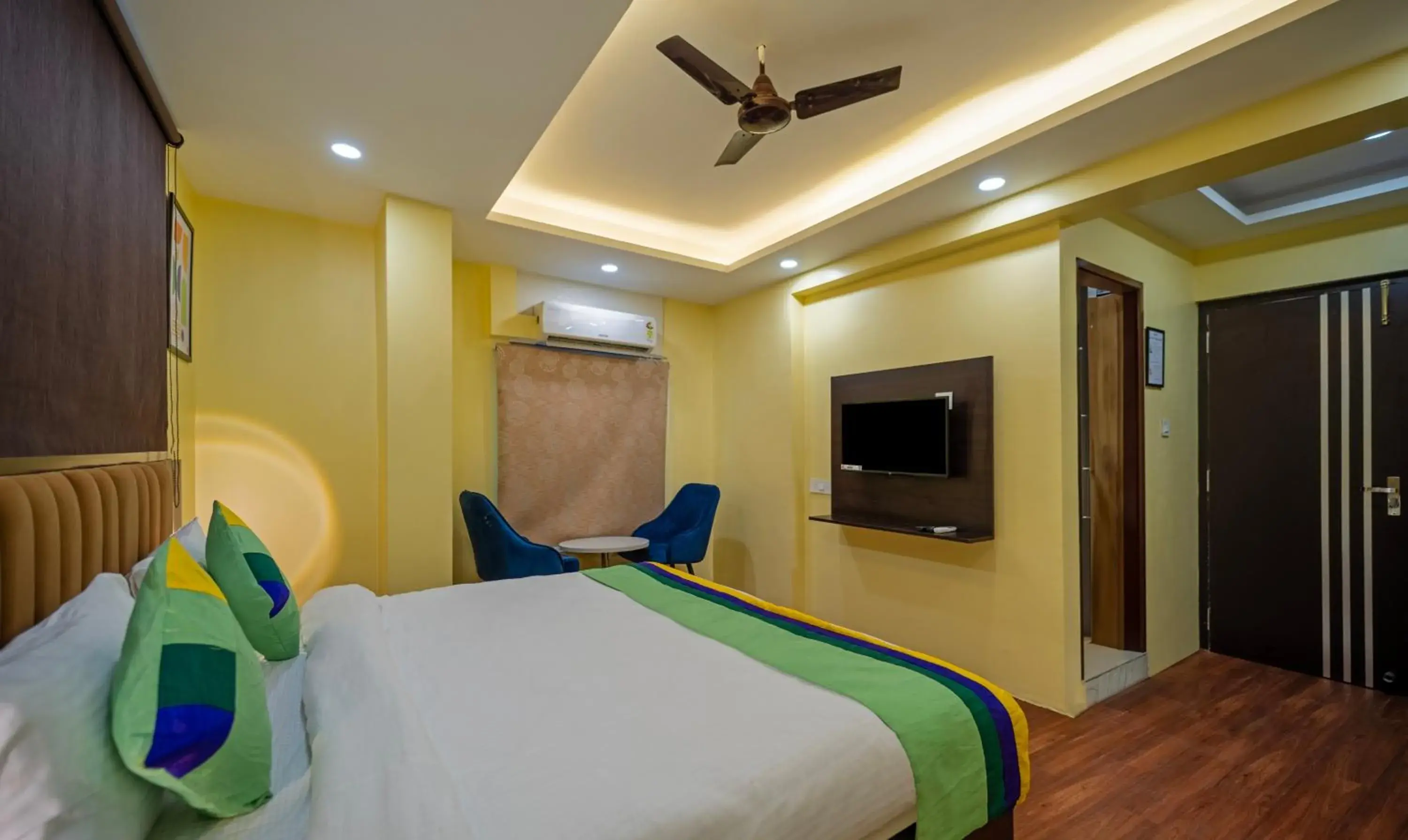 Bedroom, Bed in Treebo Taj Square, 10 Mins From Airport Bedroom, Bed in Treebo Taj Square, 10 Mins From Airport