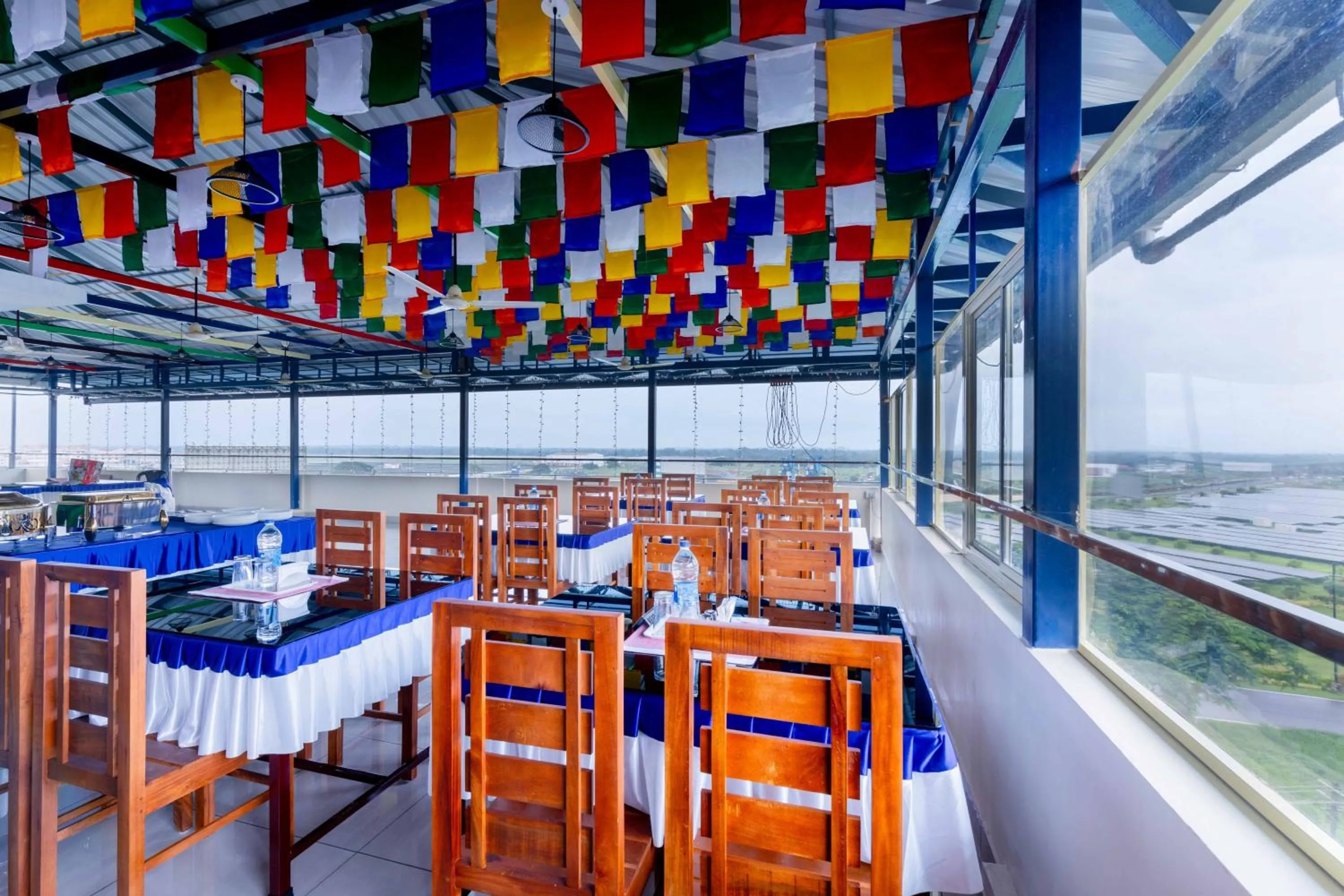 Restaurant/places to eat in Treebo Airsuite Airport Hotel