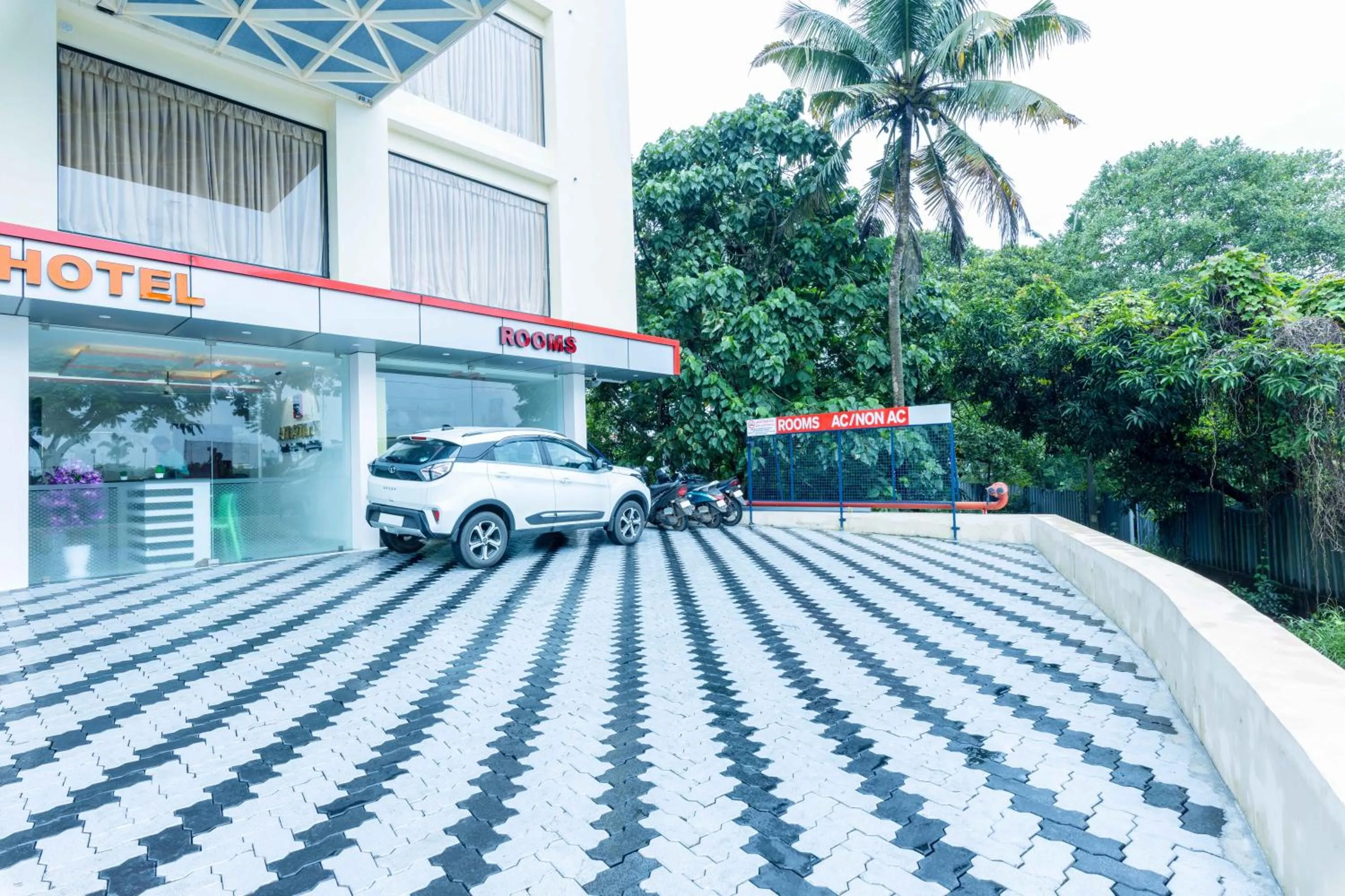 Parking in Treebo Airsuite Airport Hotel