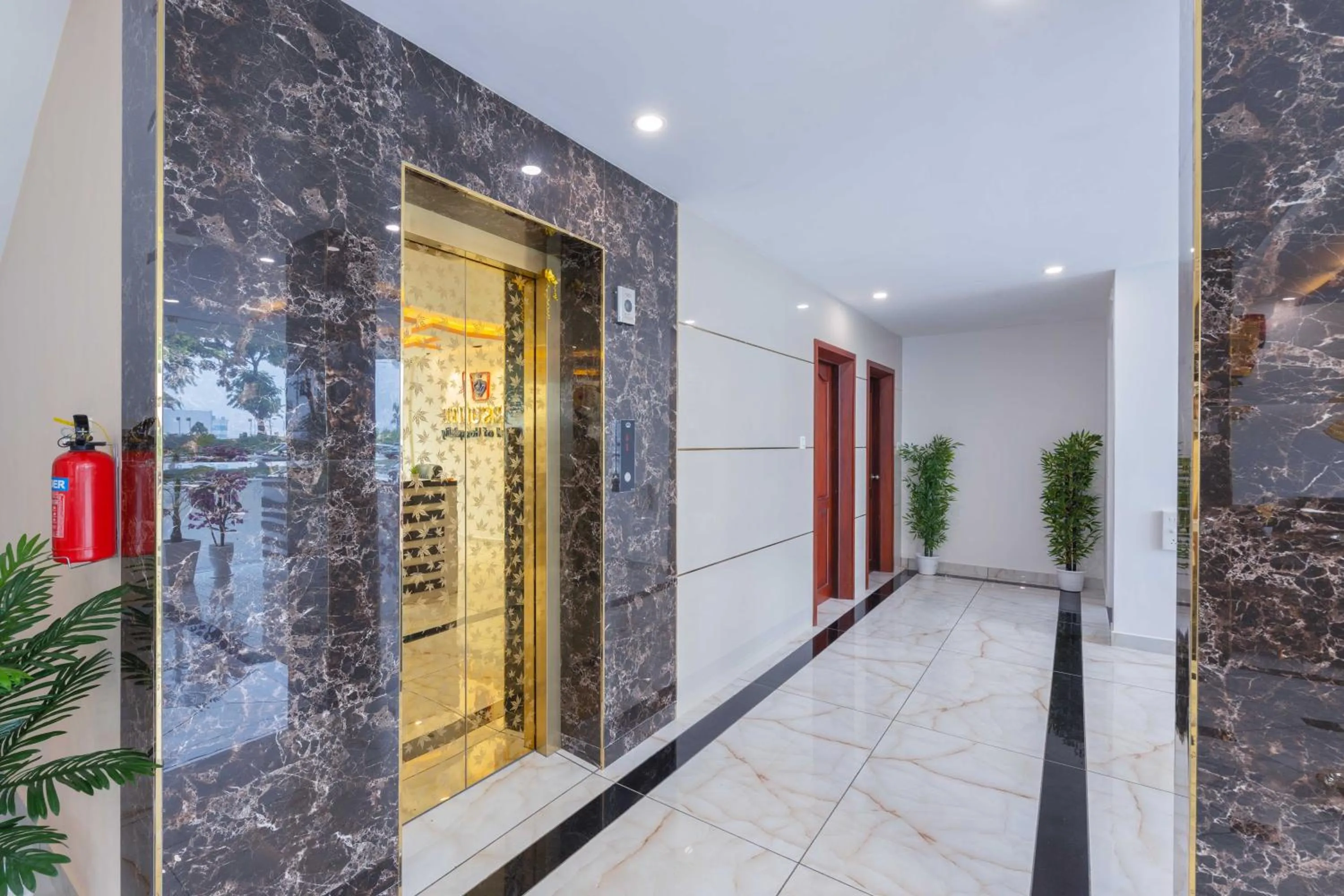 elevator in Treebo Airsuite Airport Hotel