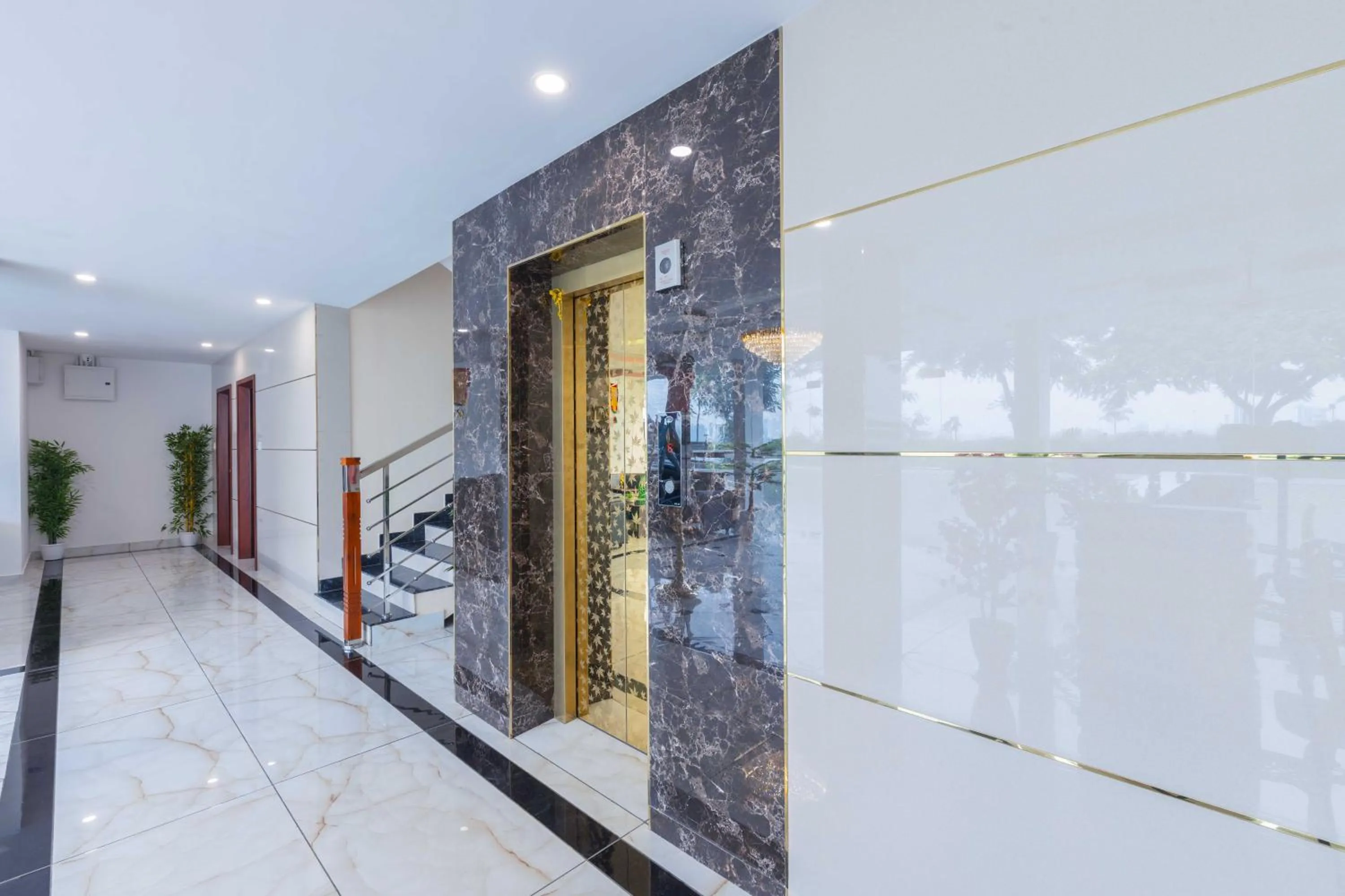 elevator in Treebo Airsuite Airport Hotel