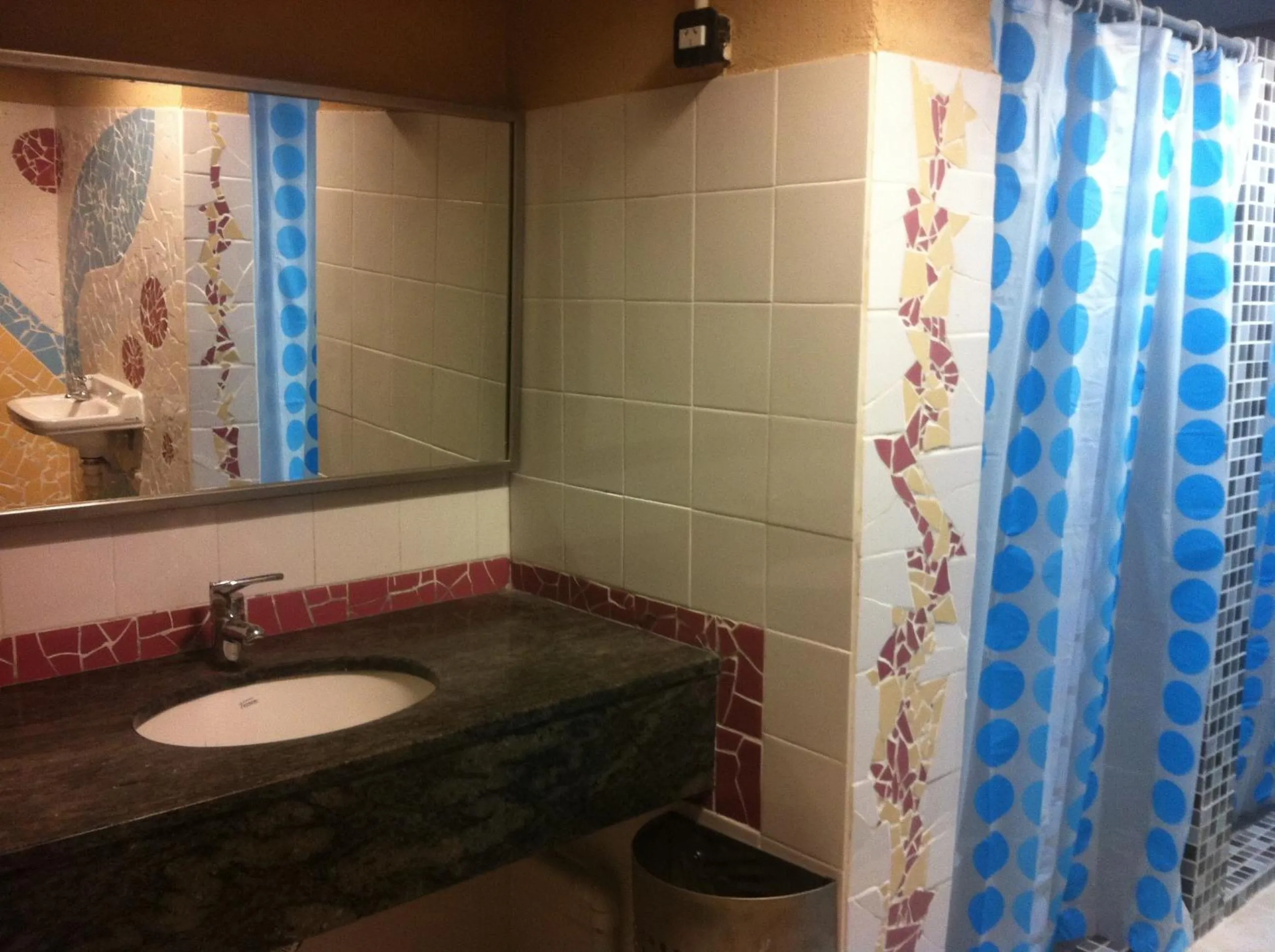 Bathroom in Giramundo Hostel