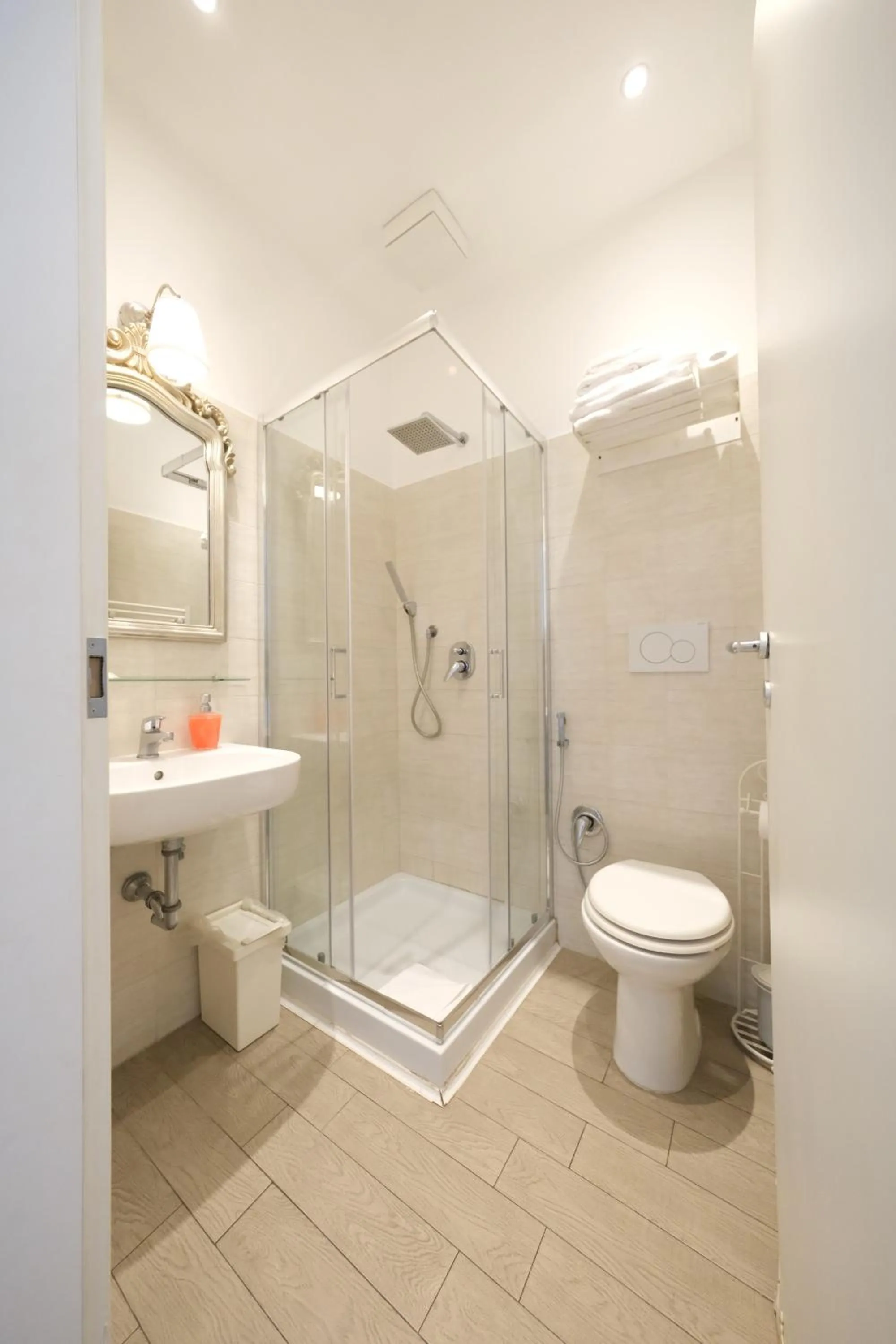 Bathroom in Roman Forum Holiday Termini