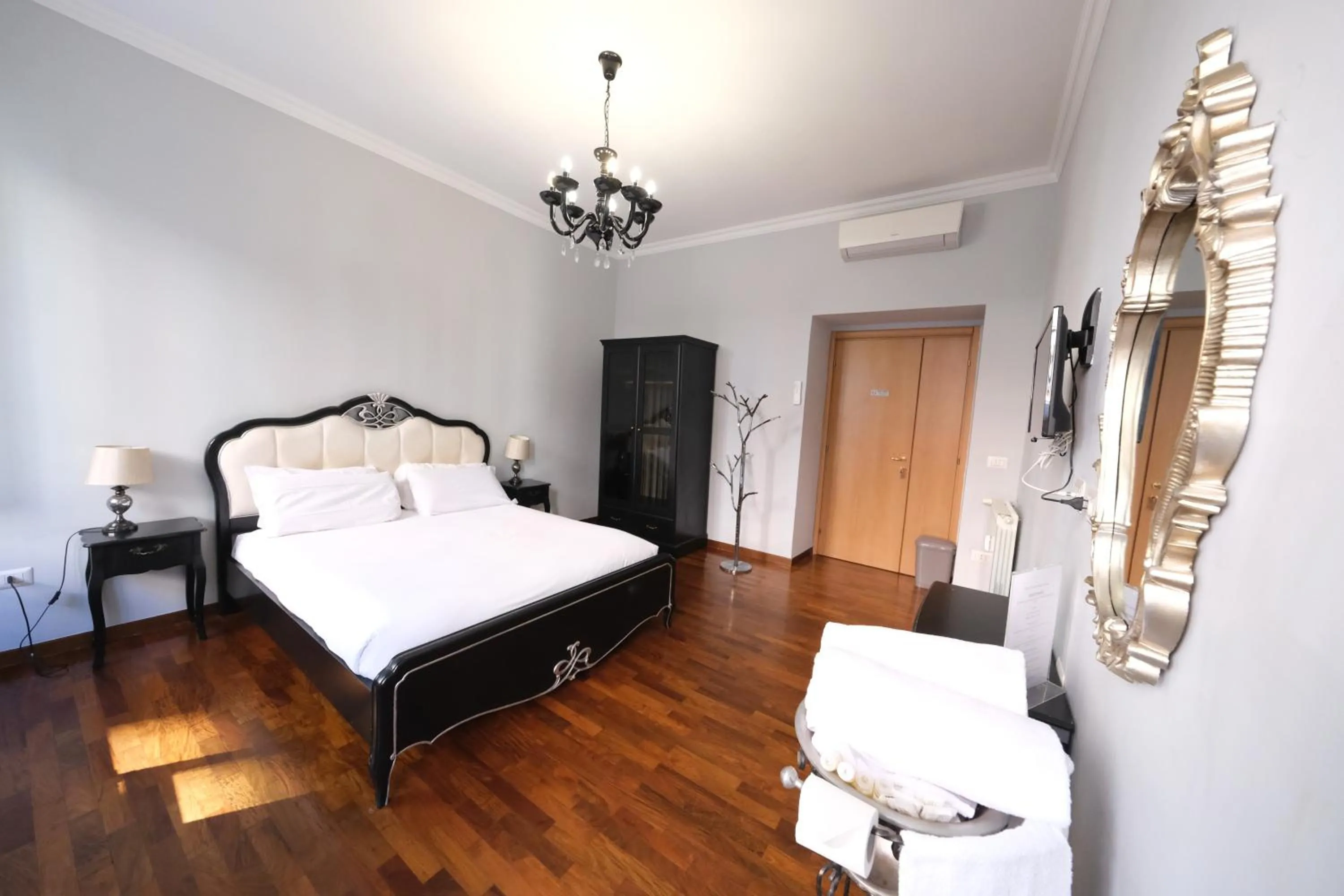 Bedroom, Bed in Roman Forum Holiday Termini