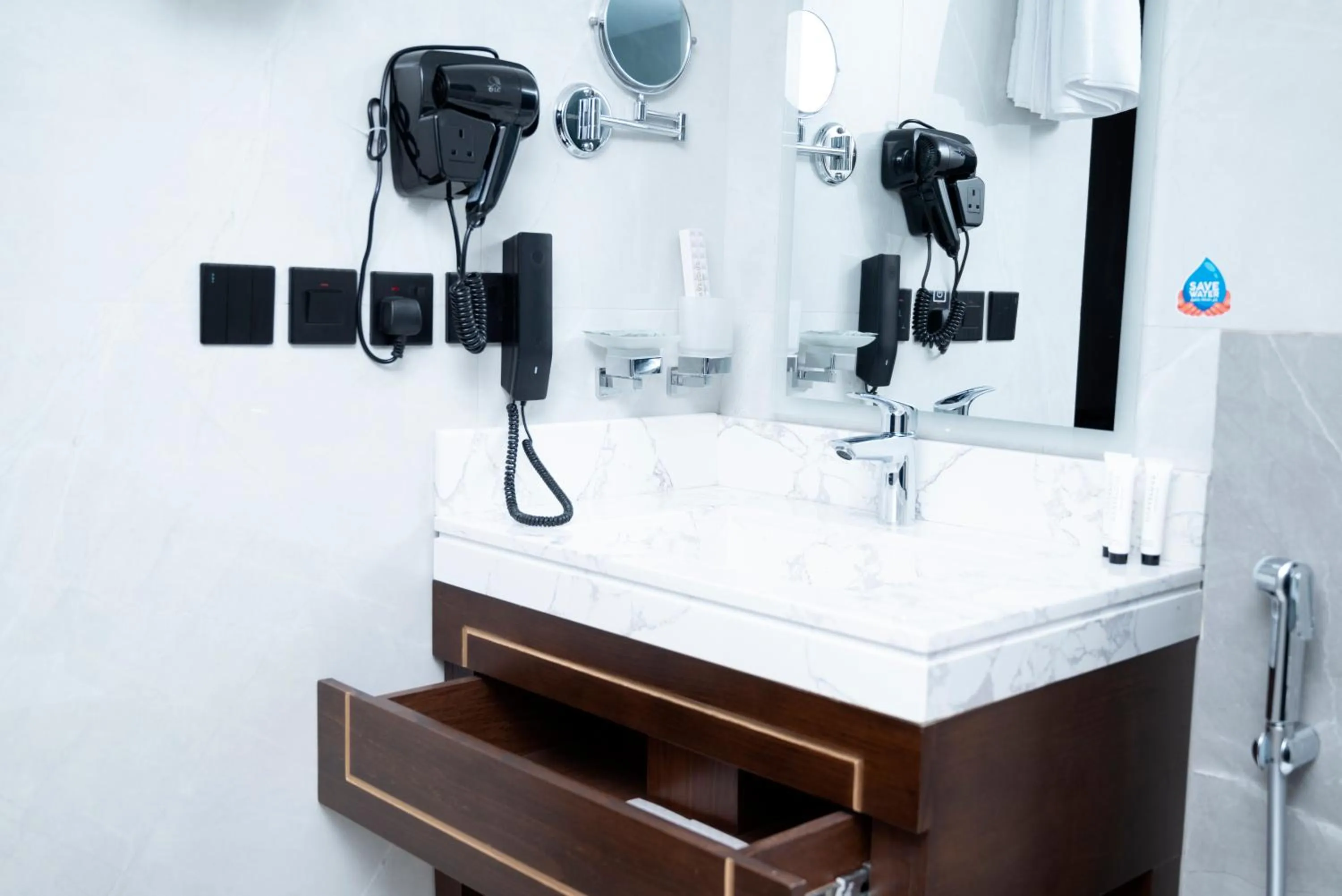 Bathroom in Jadeel Hotel