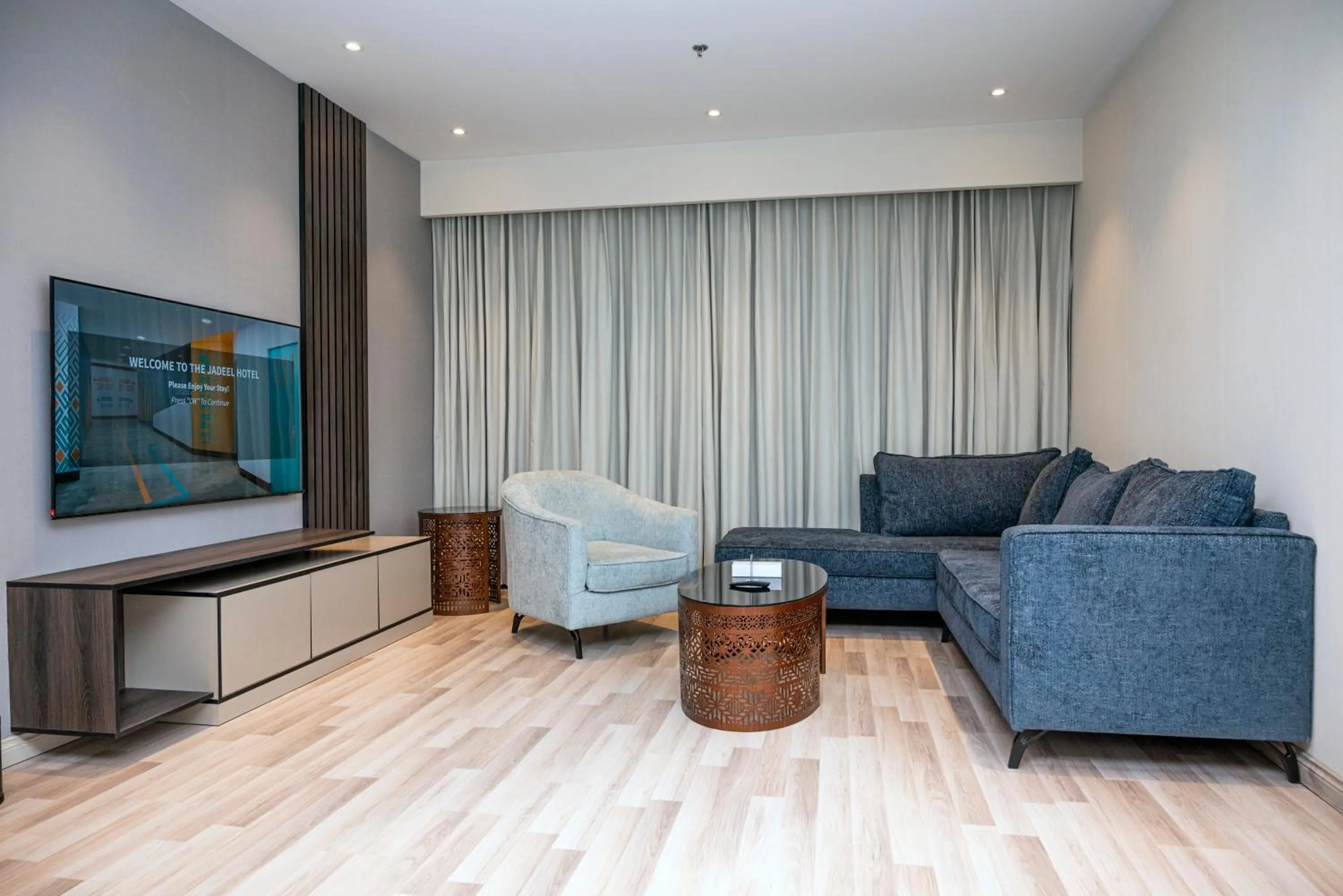 Communal lounge/ TV room in Jadeel Hotel