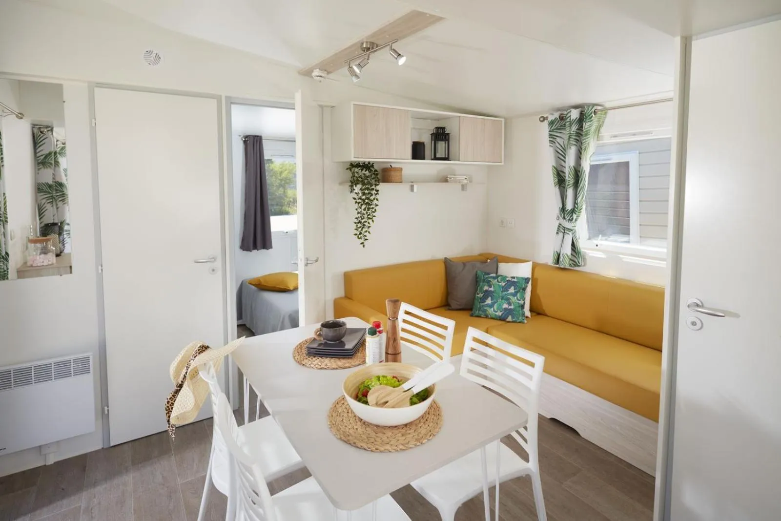 Dining area in Càmping Bellsol