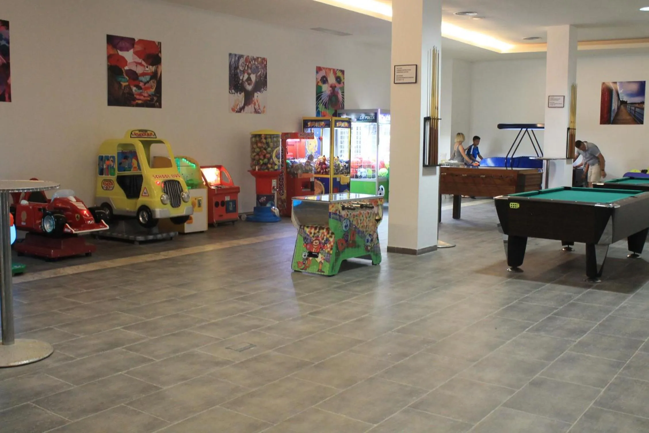 Game Room in Advise Hotels Reina