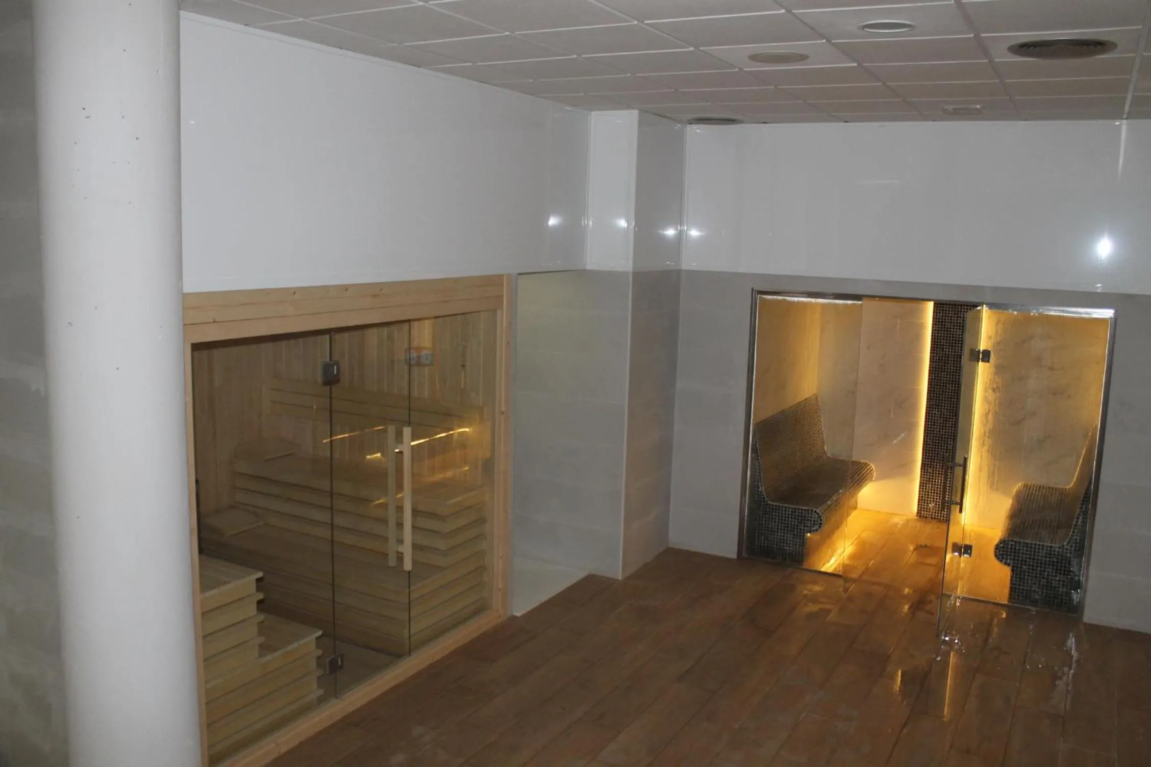 Sauna in Advise Hotels Reina