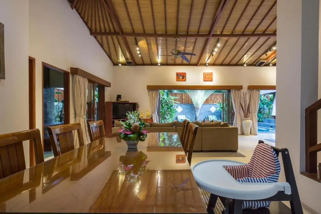 Dining area in ViLLA GREEN MANGO SEMINYAK BALI