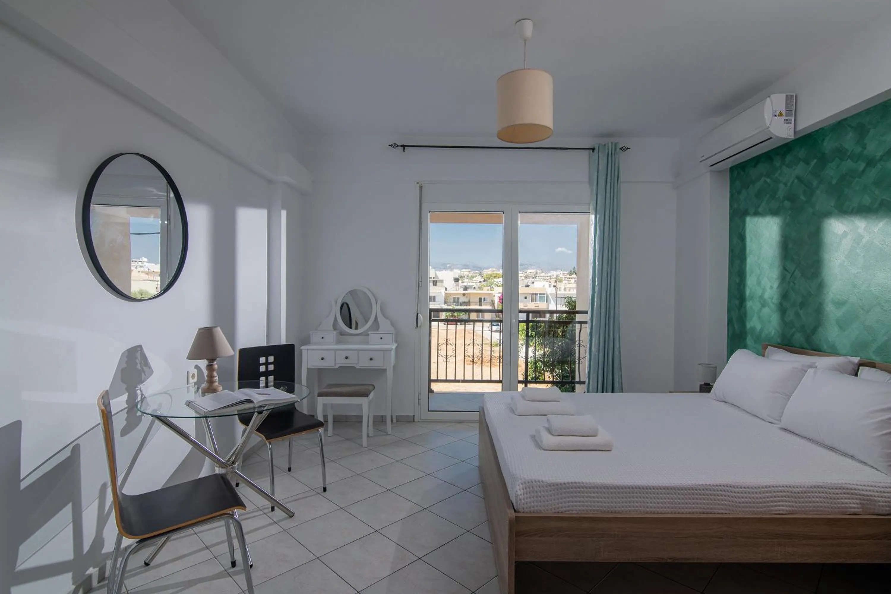 Happy Apartments