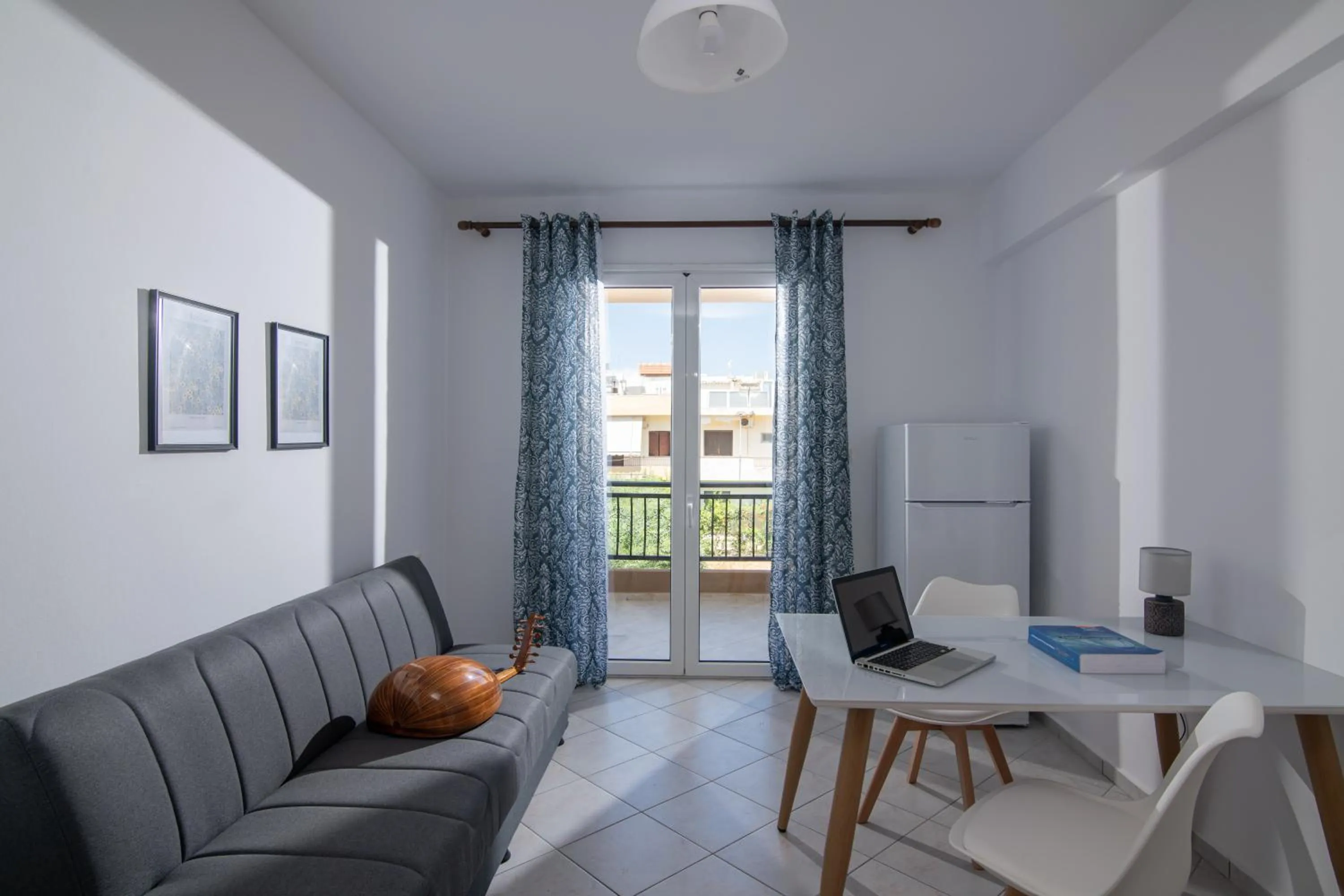 Happy Apartments