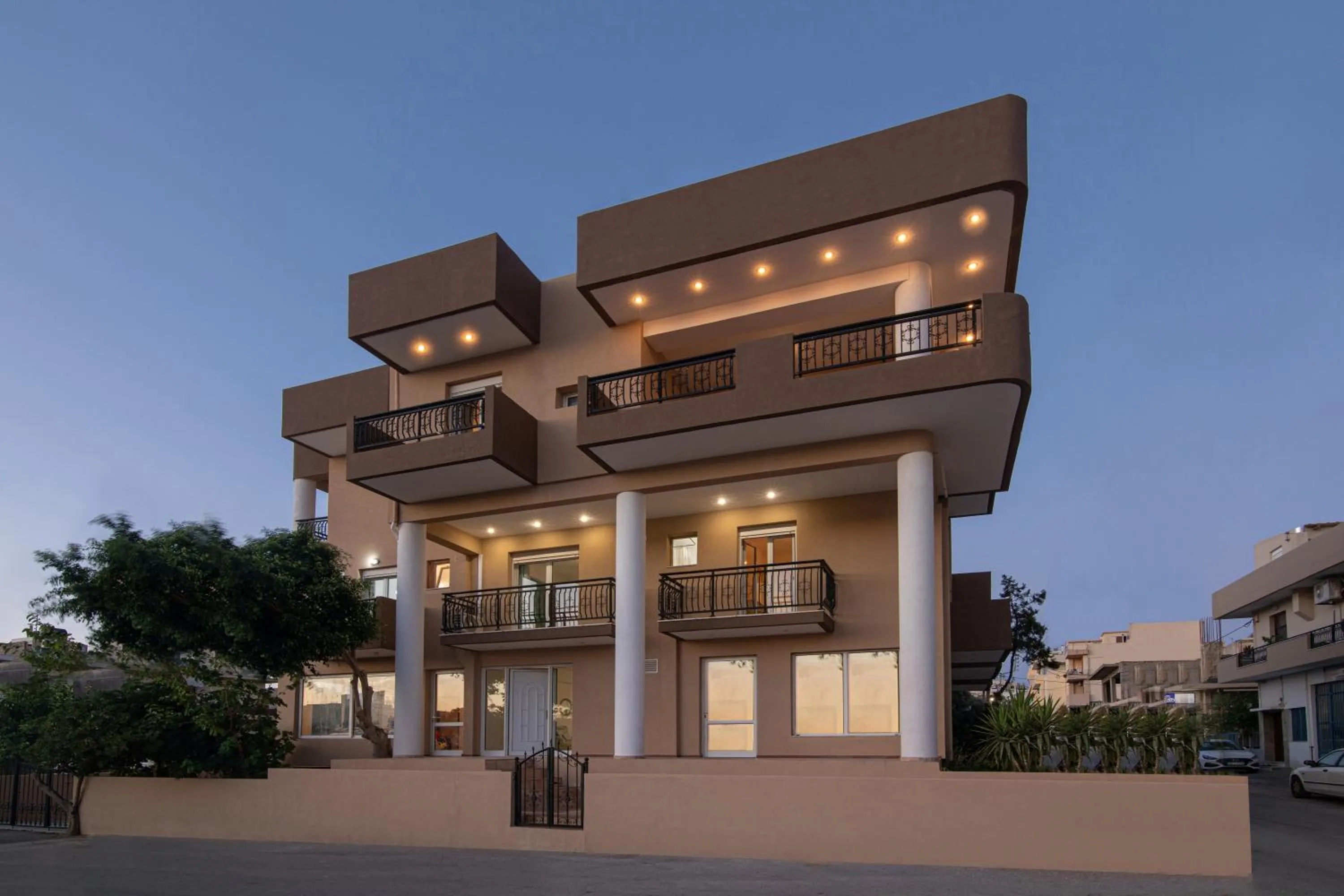 Happy Apartments