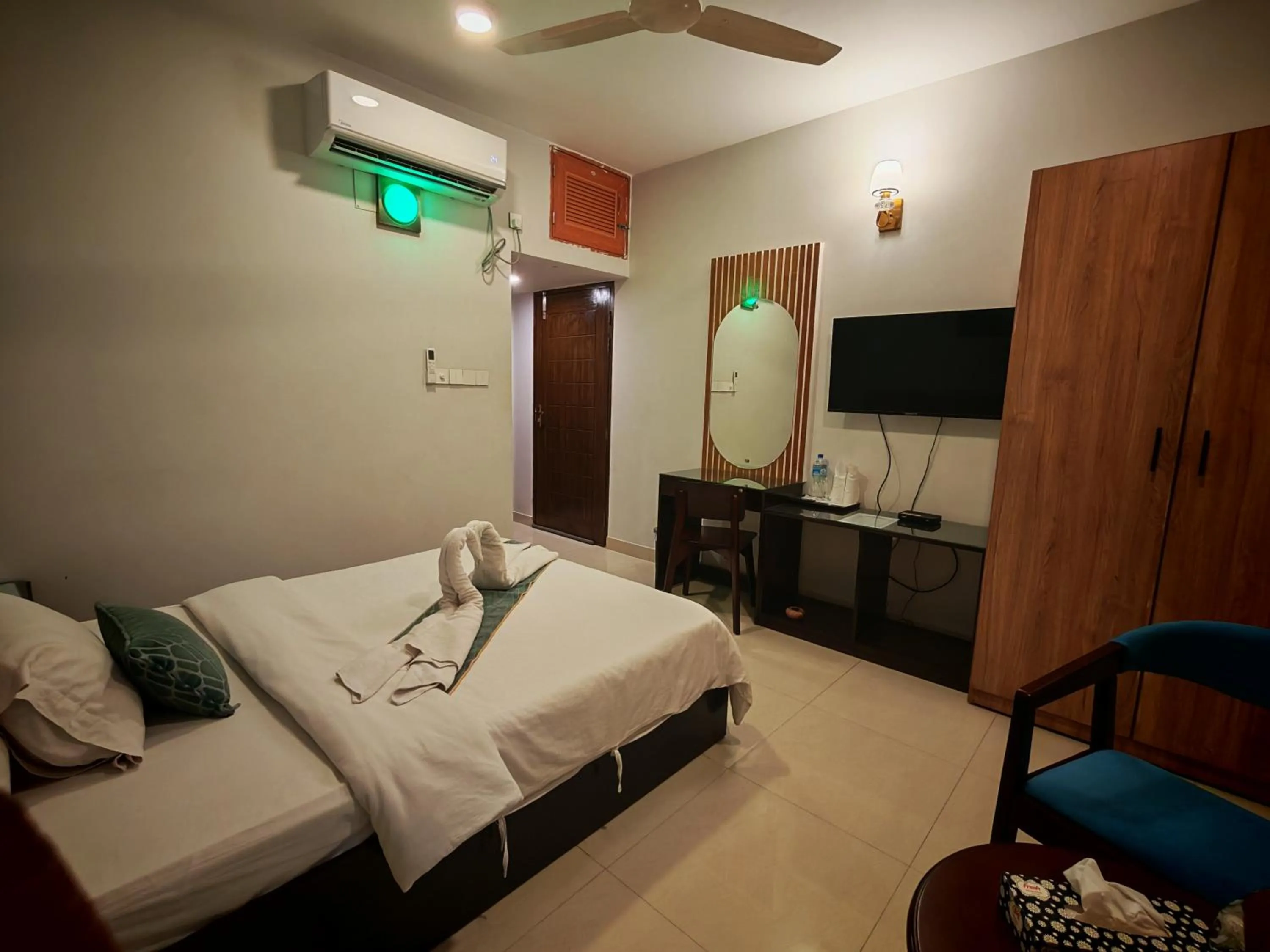 Bedroom, Bed in Sylhet Paradise Inn