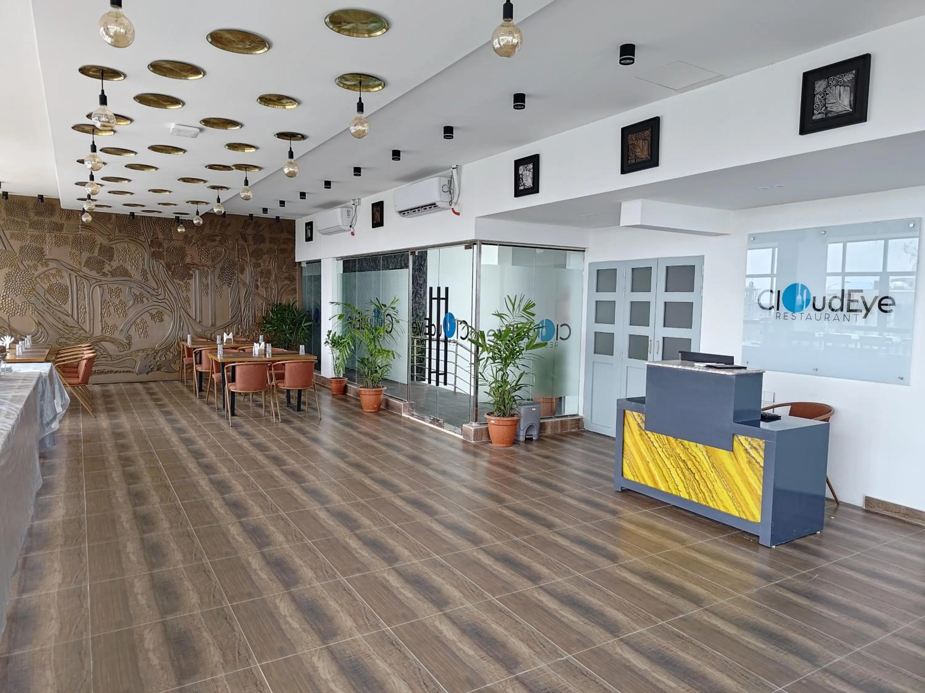 Restaurant/places to eat in Sylhet Paradise Inn