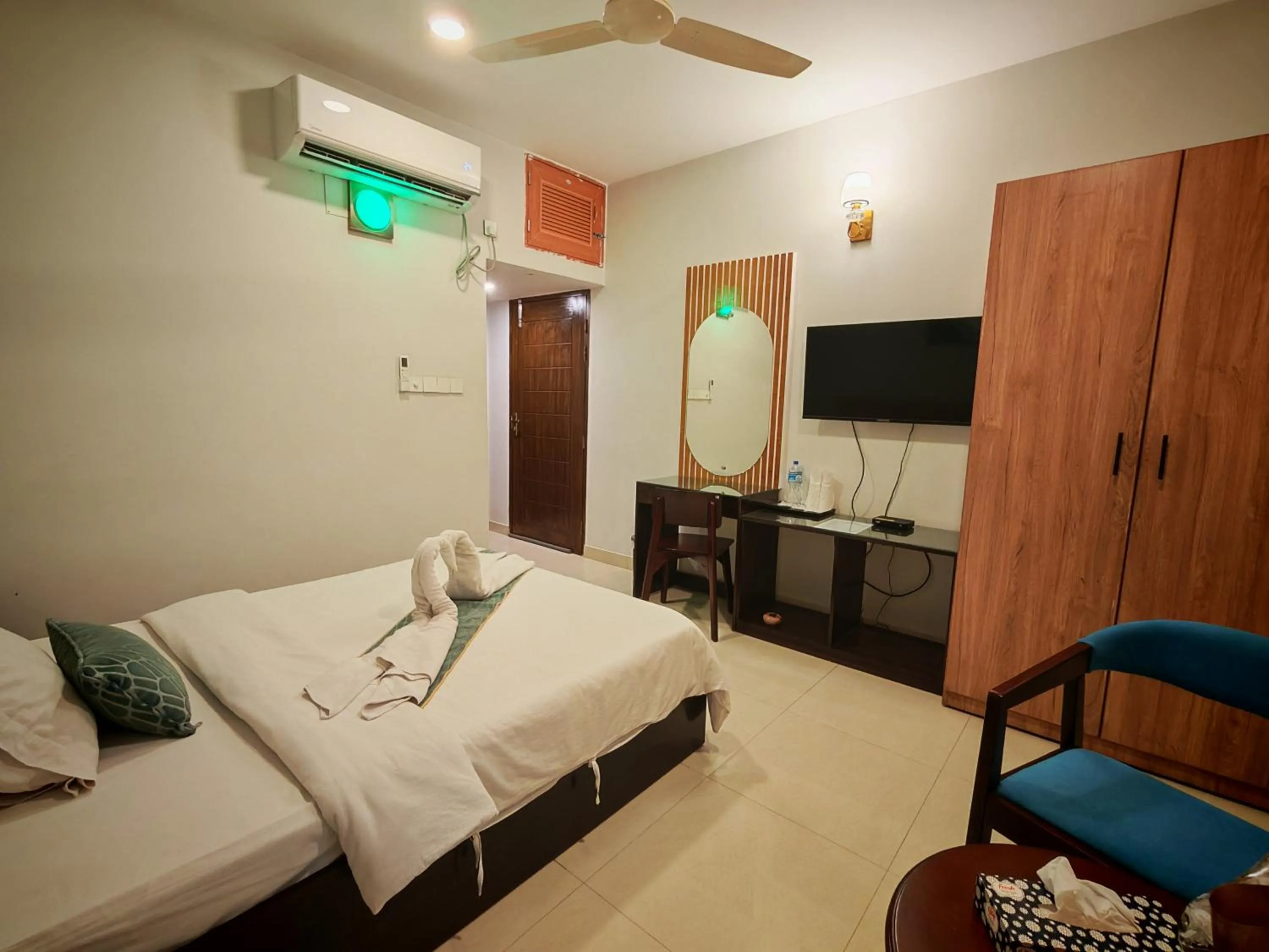 Bedroom, Bed in Sylhet Paradise Inn