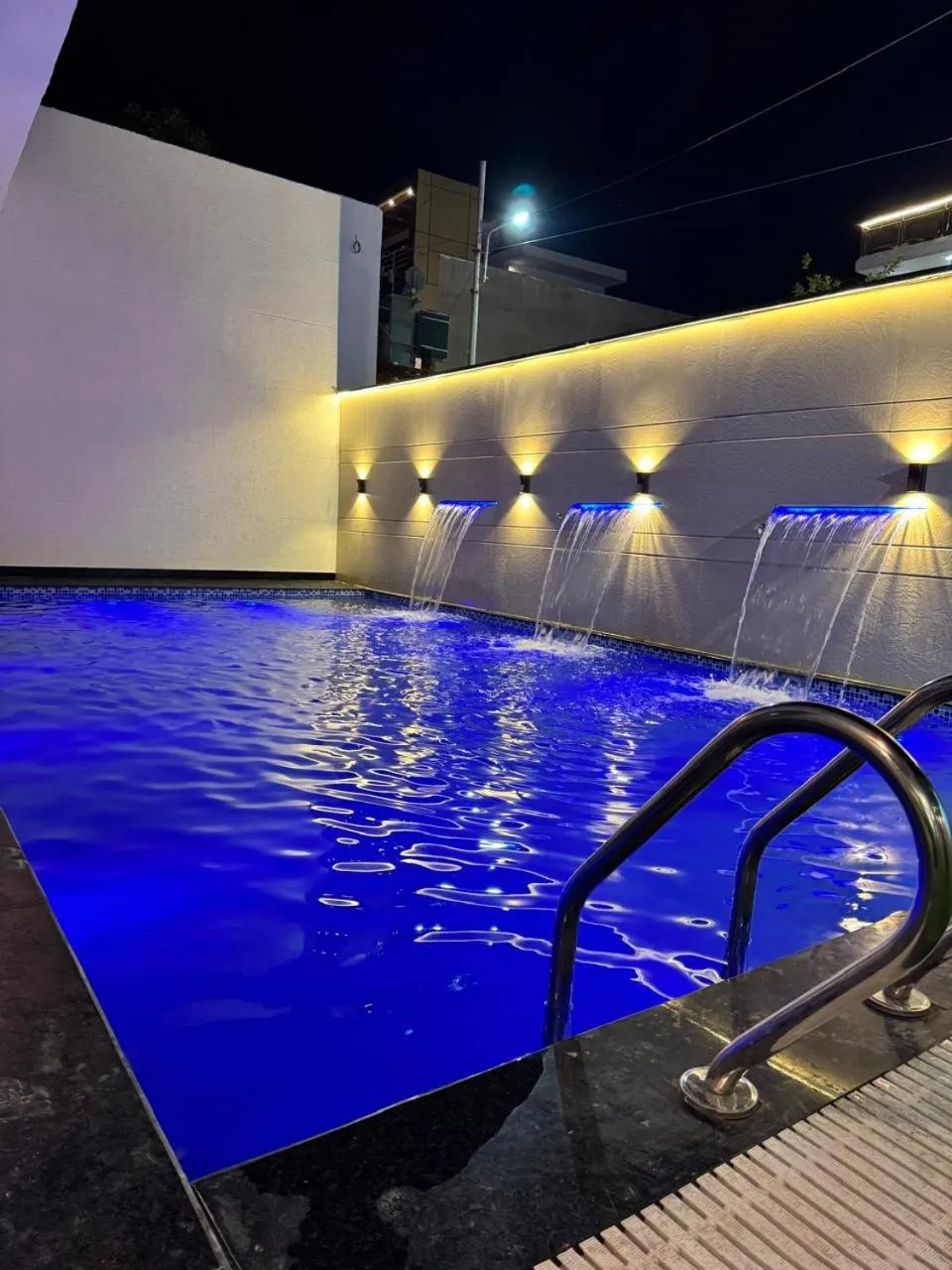 Swimming pool in Hotel Elinor By Dazzling Hotels & Resorts