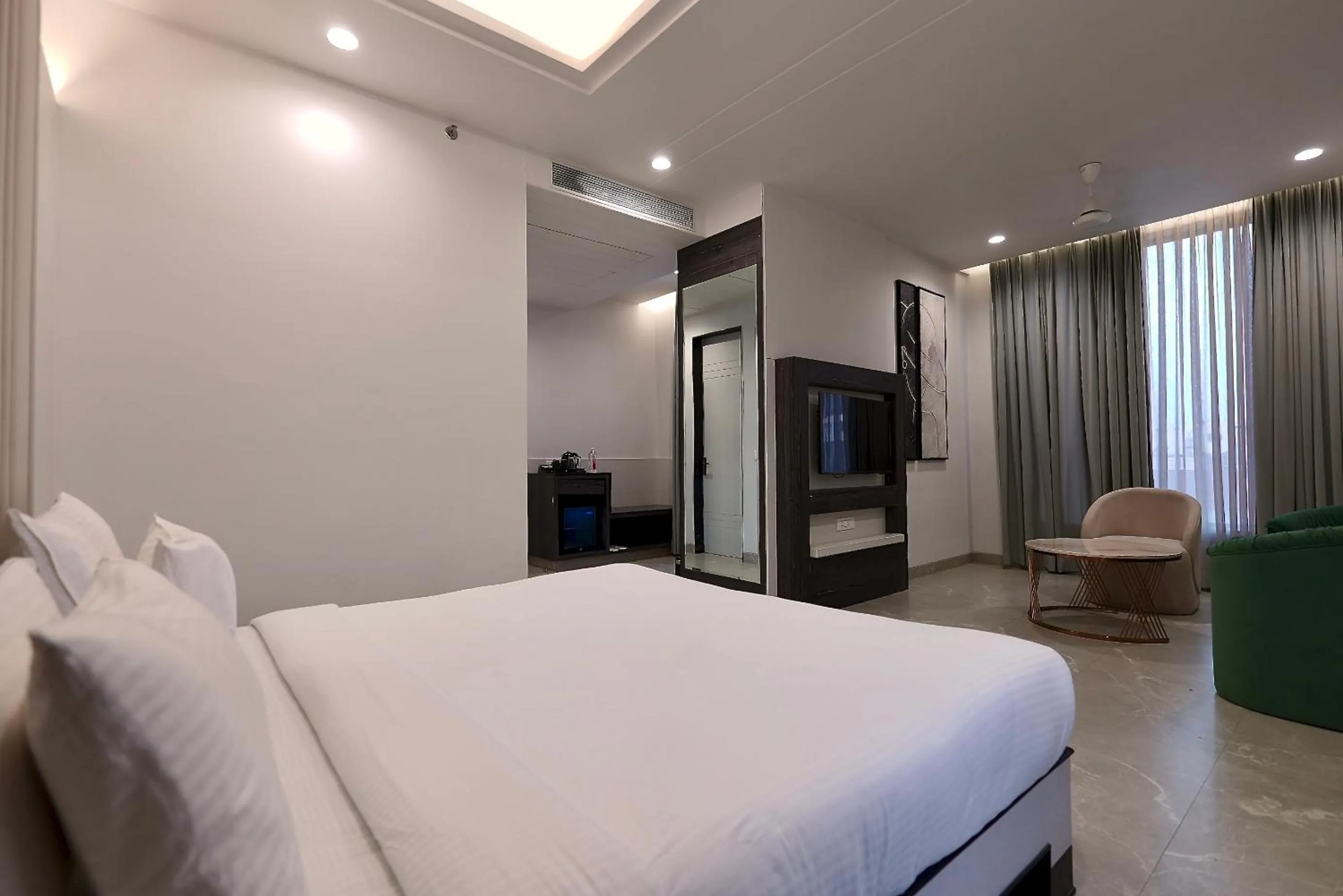Bedroom, Bed in Hotel Elinor By Dazzling Hotels & Resorts