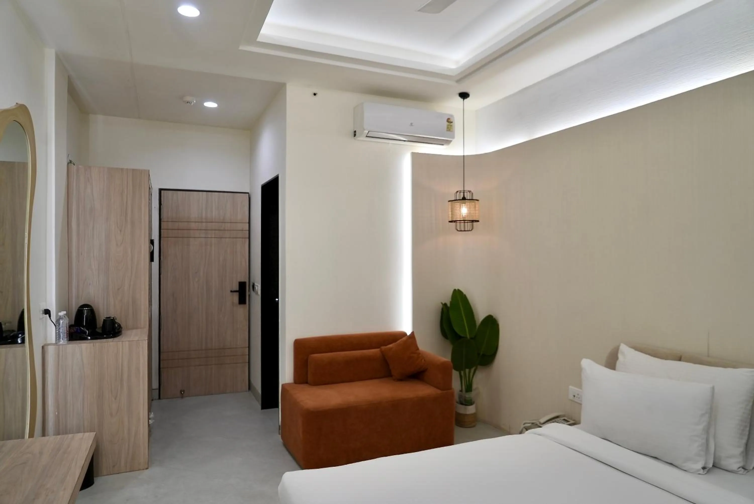 Bedroom, Bed in Hotel Elinor By Dazzling Hotels & Resorts