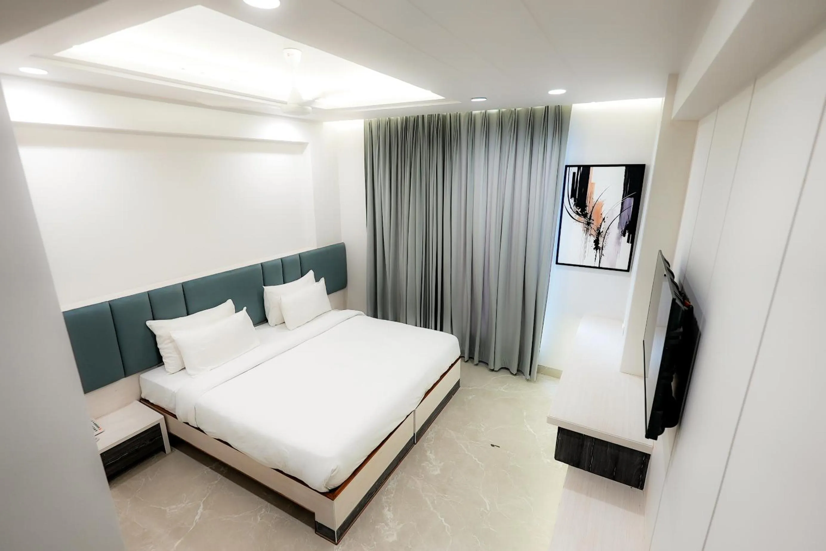 TV and multimedia, Bed in Hotel Elinor By Dazzling Hotels & Resorts