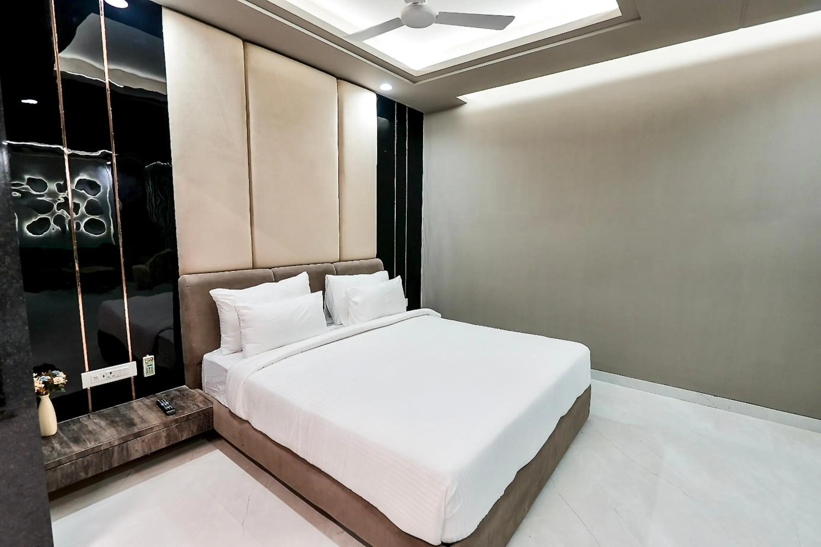 Bed in Hotel Elinor By Dazzling Hotels & Resorts