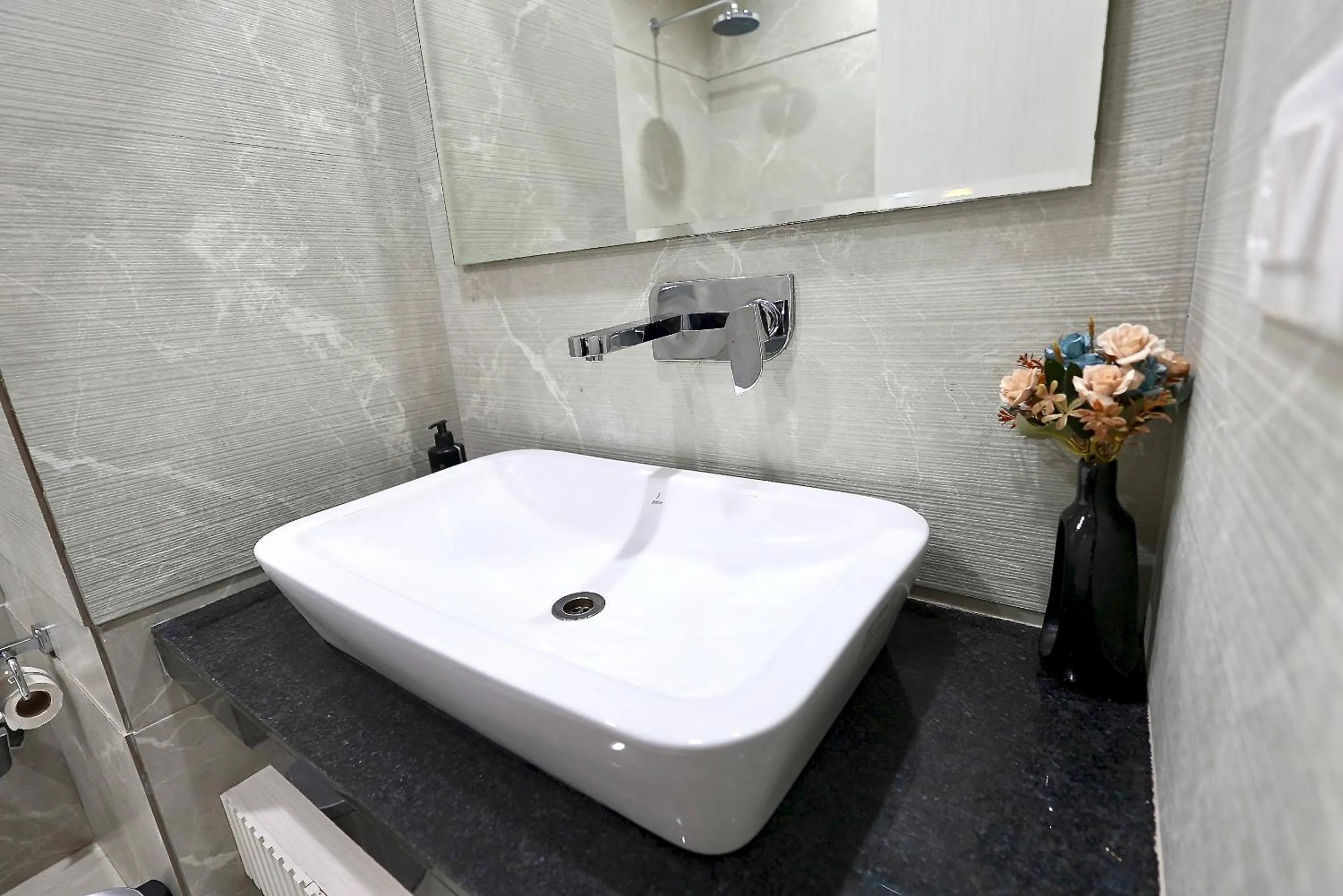 Bathroom in Hotel Elinor By Dazzling Hotels & Resorts