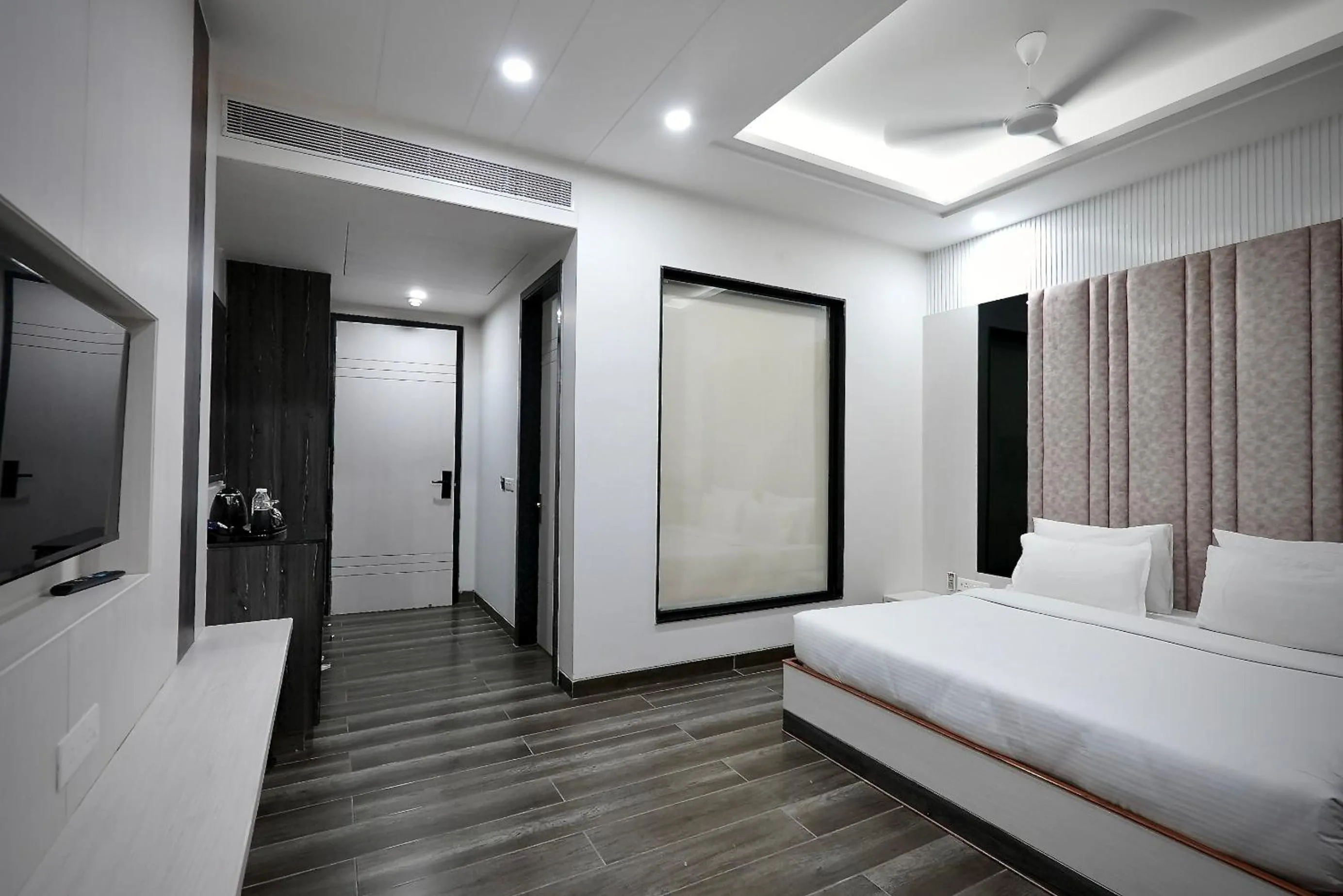Bedroom, Bed in Hotel Elinor By Dazzling Hotels & Resorts
