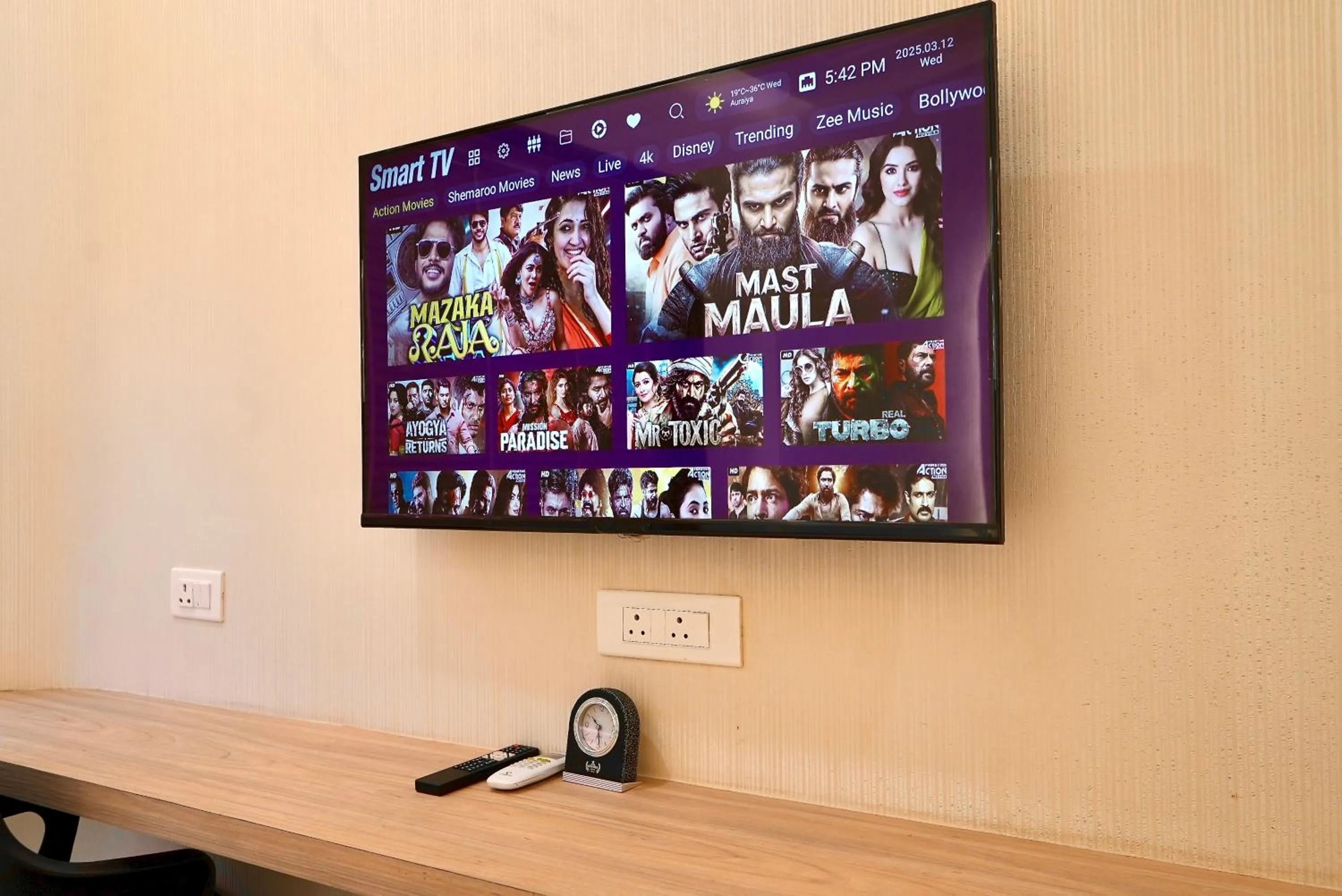 TV and multimedia in Hotel Elinor By Dazzling Hotels & Resorts