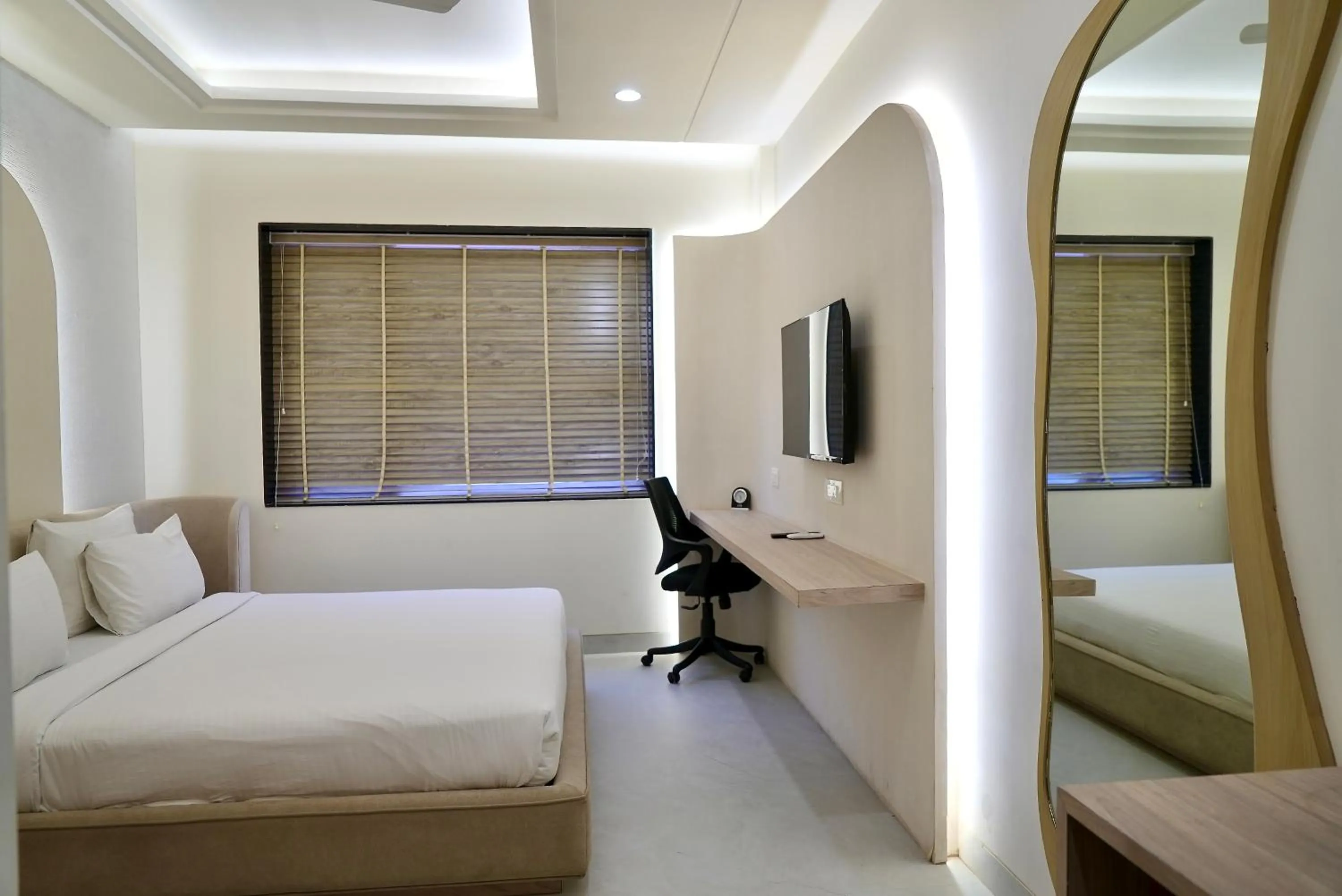 Bedroom, Bed in Hotel Elinor By Dazzling Hotels & Resorts