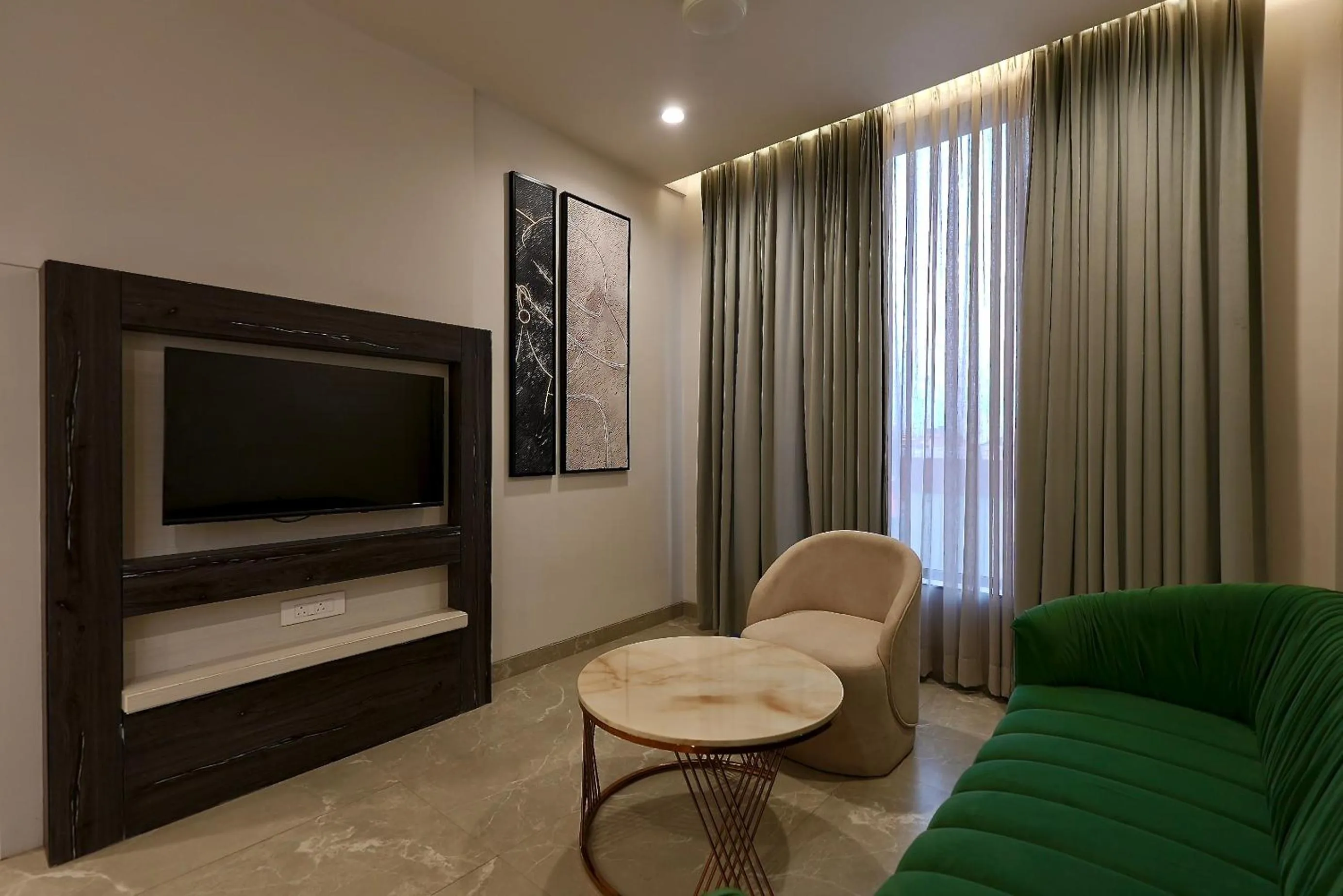 Seating area in Hotel Elinor By Dazzling Hotels & Resorts