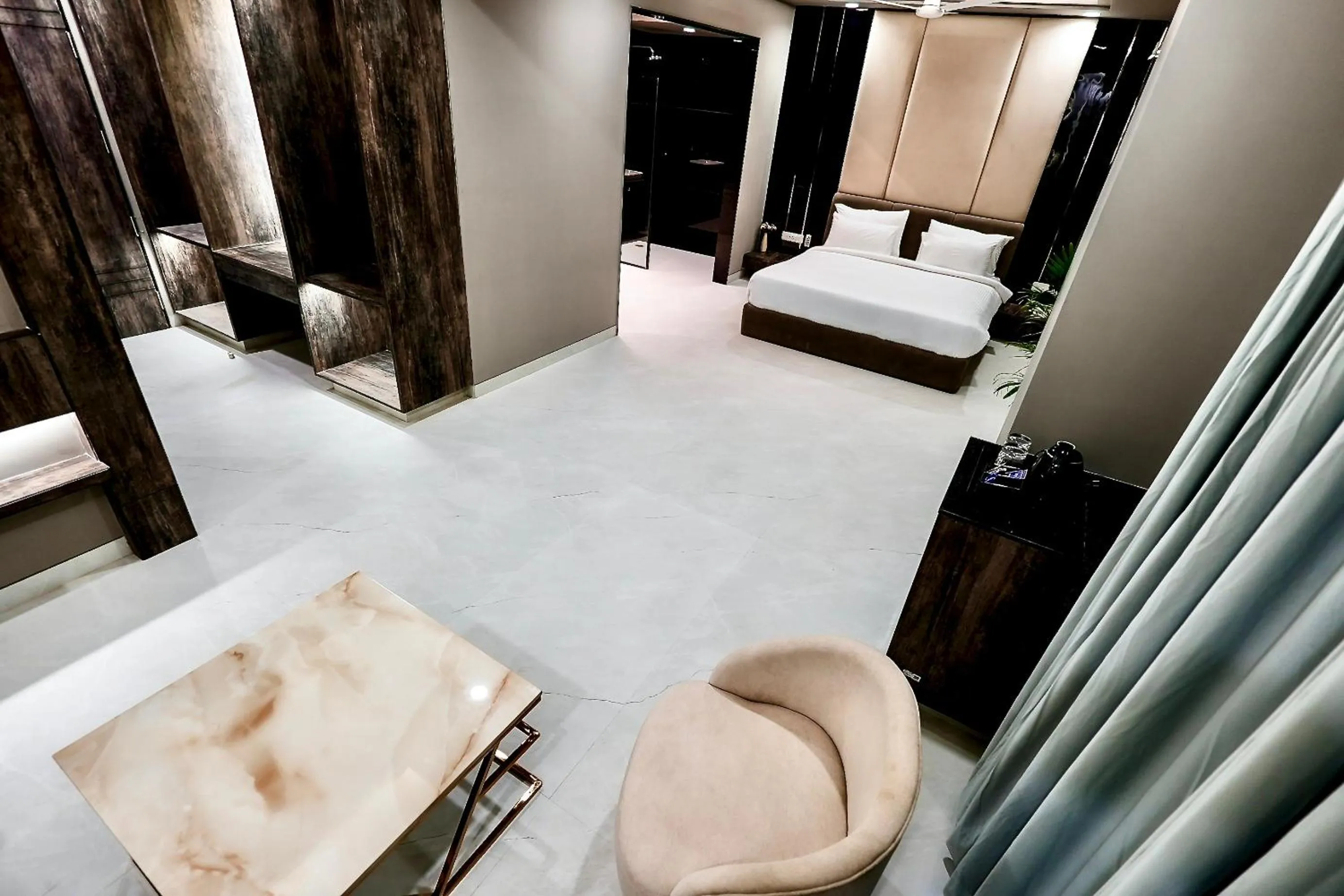 Communal lounge/ TV room in Hotel Elinor By Dazzling Hotels & Resorts