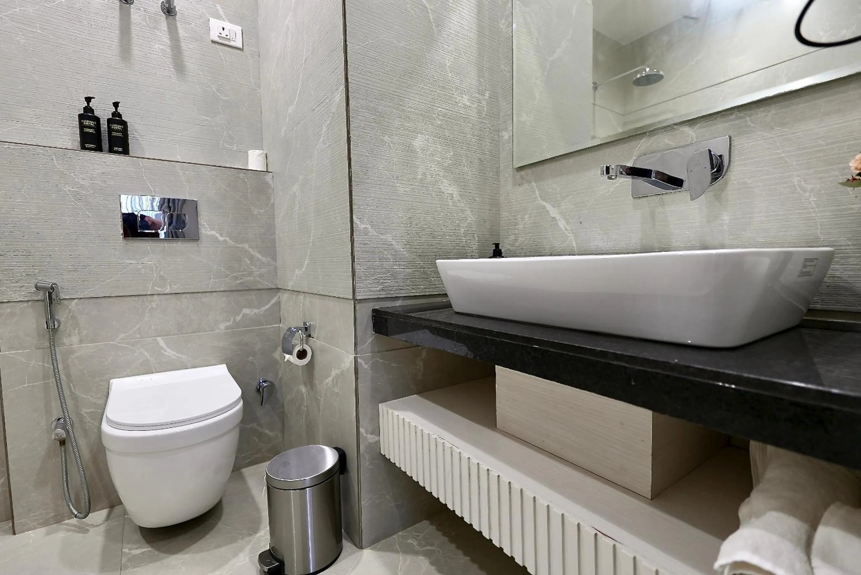 Bathroom in Hotel Elinor By Dazzling Hotels & Resorts