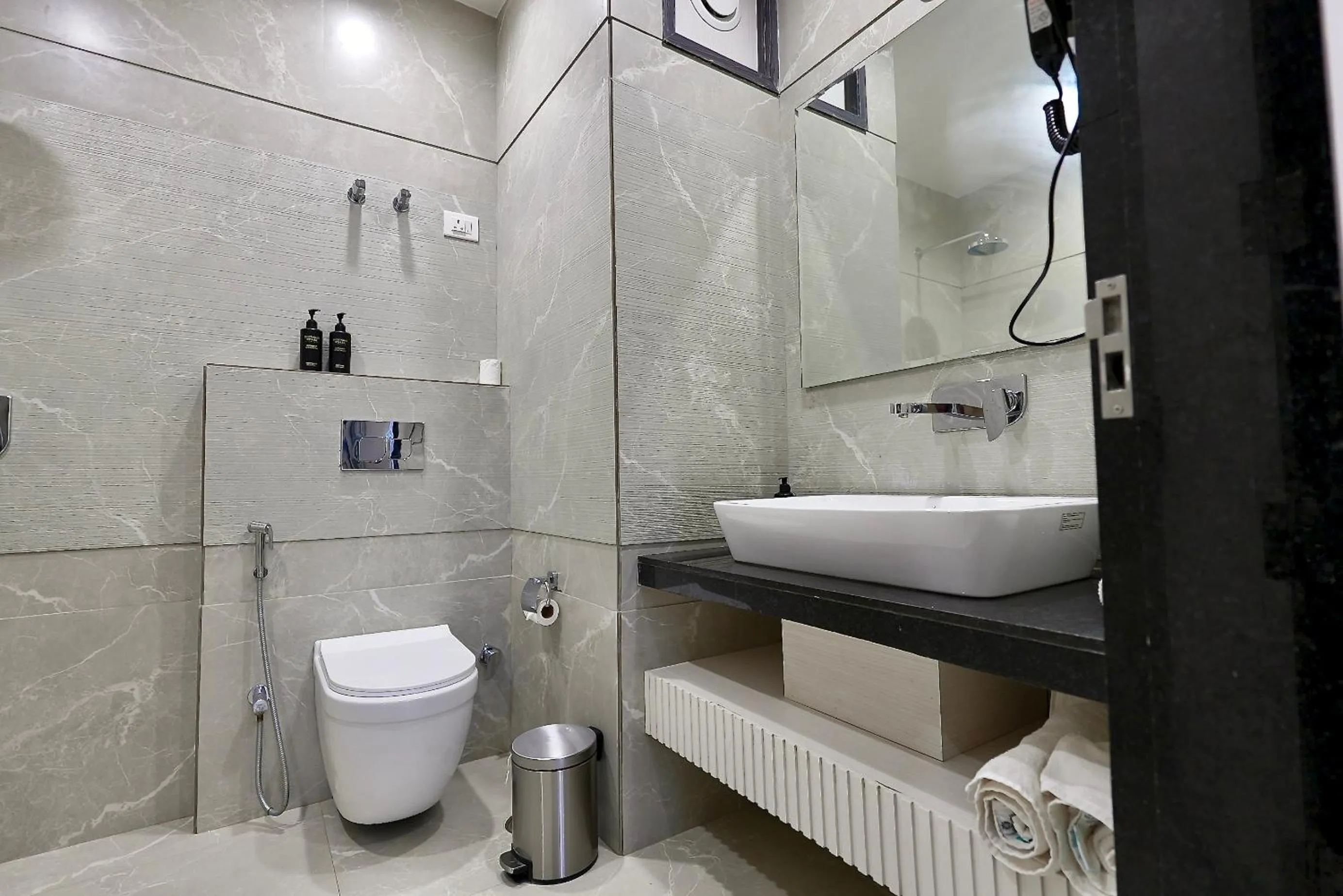 Bathroom in Hotel Elinor By Dazzling Hotels & Resorts