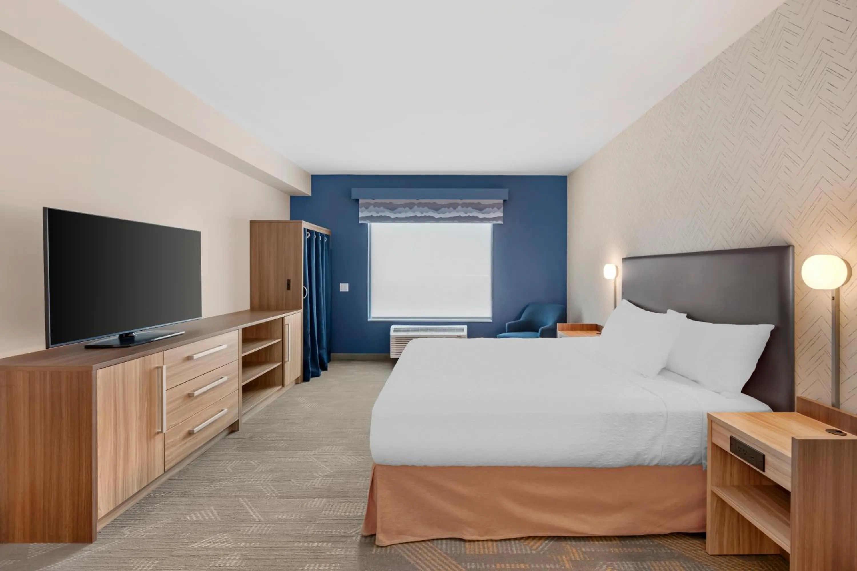 Bed in Home2 Suites By Hilton Bozeman Four Corners