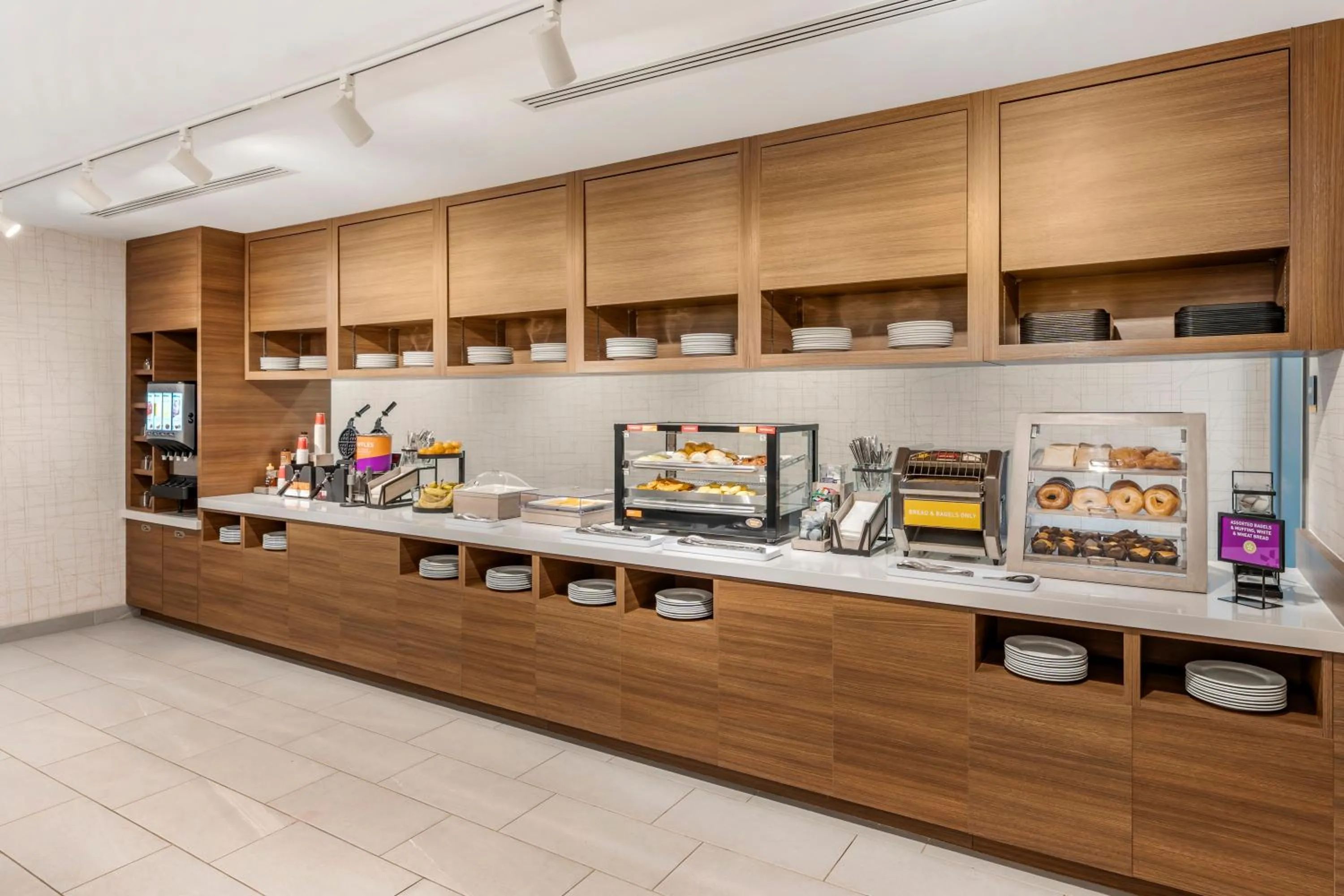 Buffet breakfast in Home2 Suites By Hilton Bozeman Four Corners