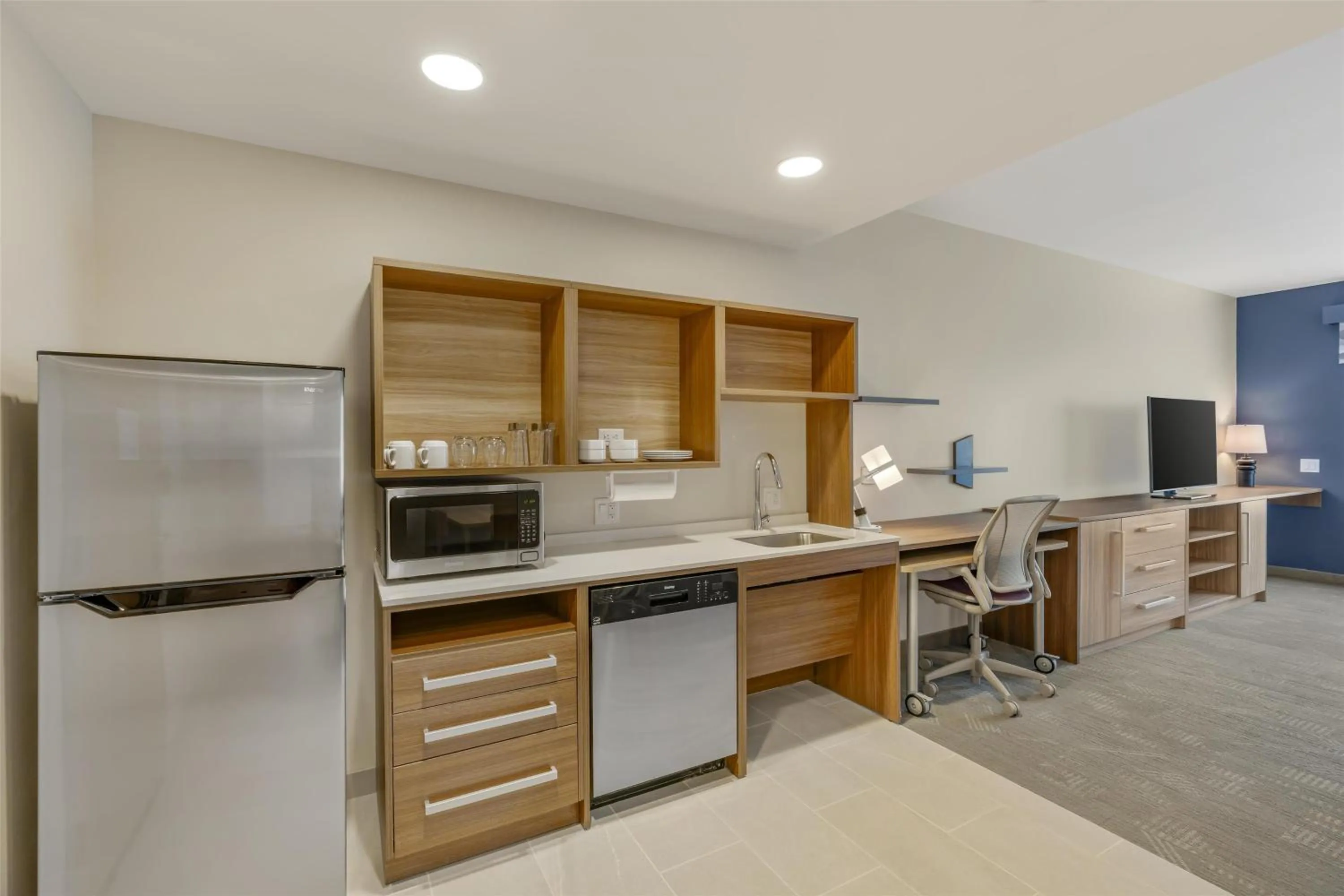 Kitchen or kitchenette in Home2 Suites By Hilton Bozeman Four Corners