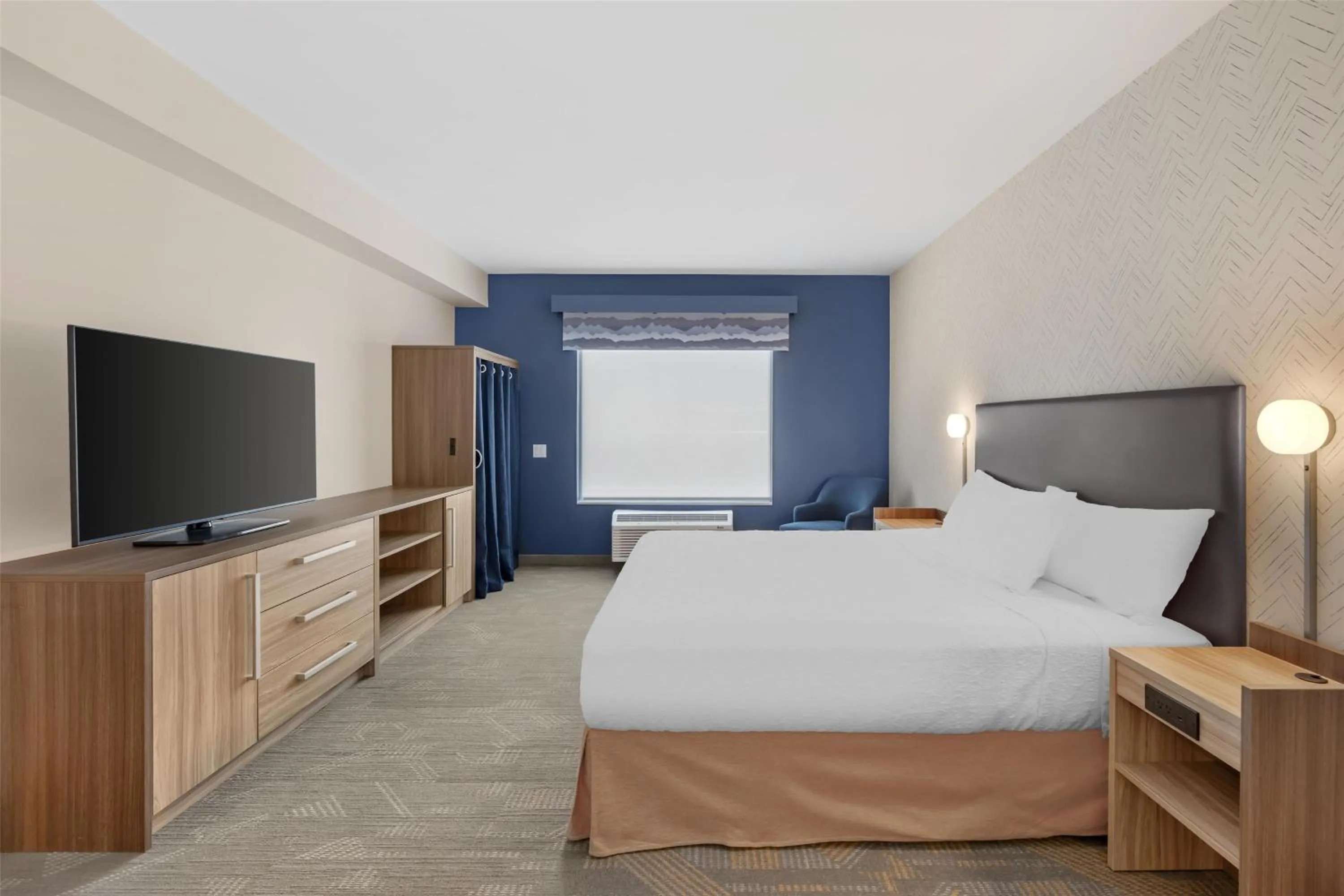 Bed in Home2 Suites By Hilton Bozeman Four Corners
