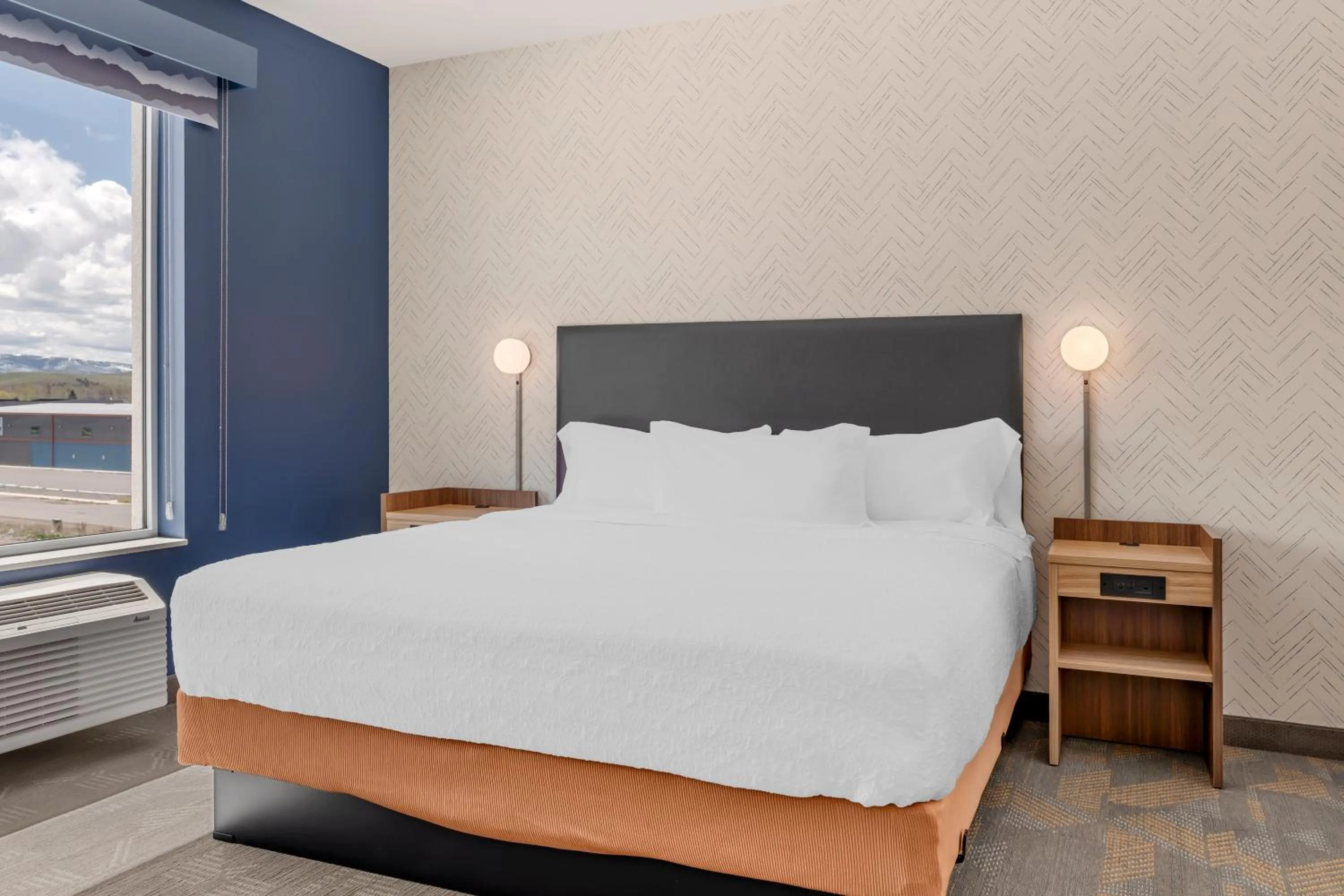 Bed in Home2 Suites By Hilton Bozeman Four Corners