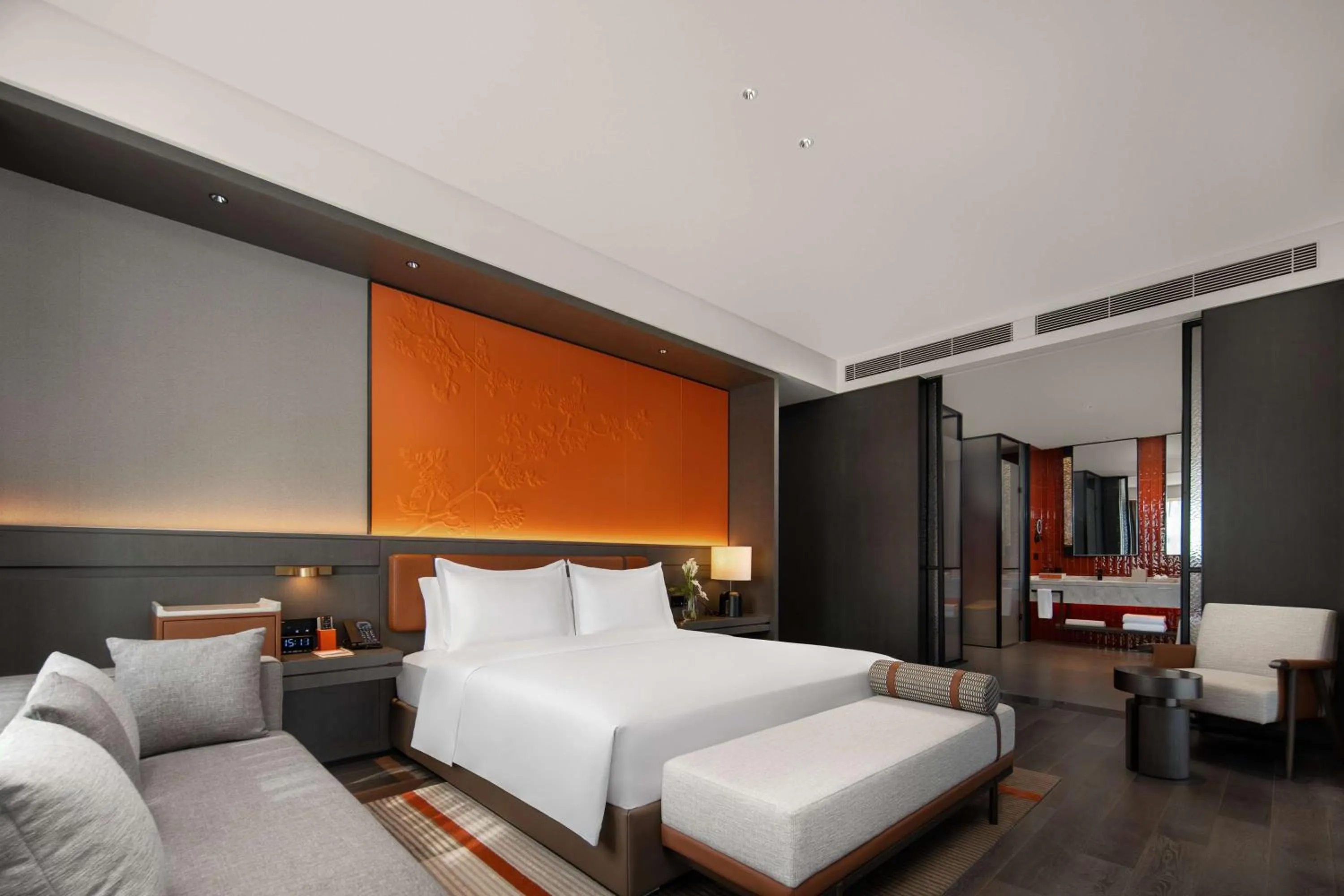 Bed in Doubletree By Hilton Kaifeng