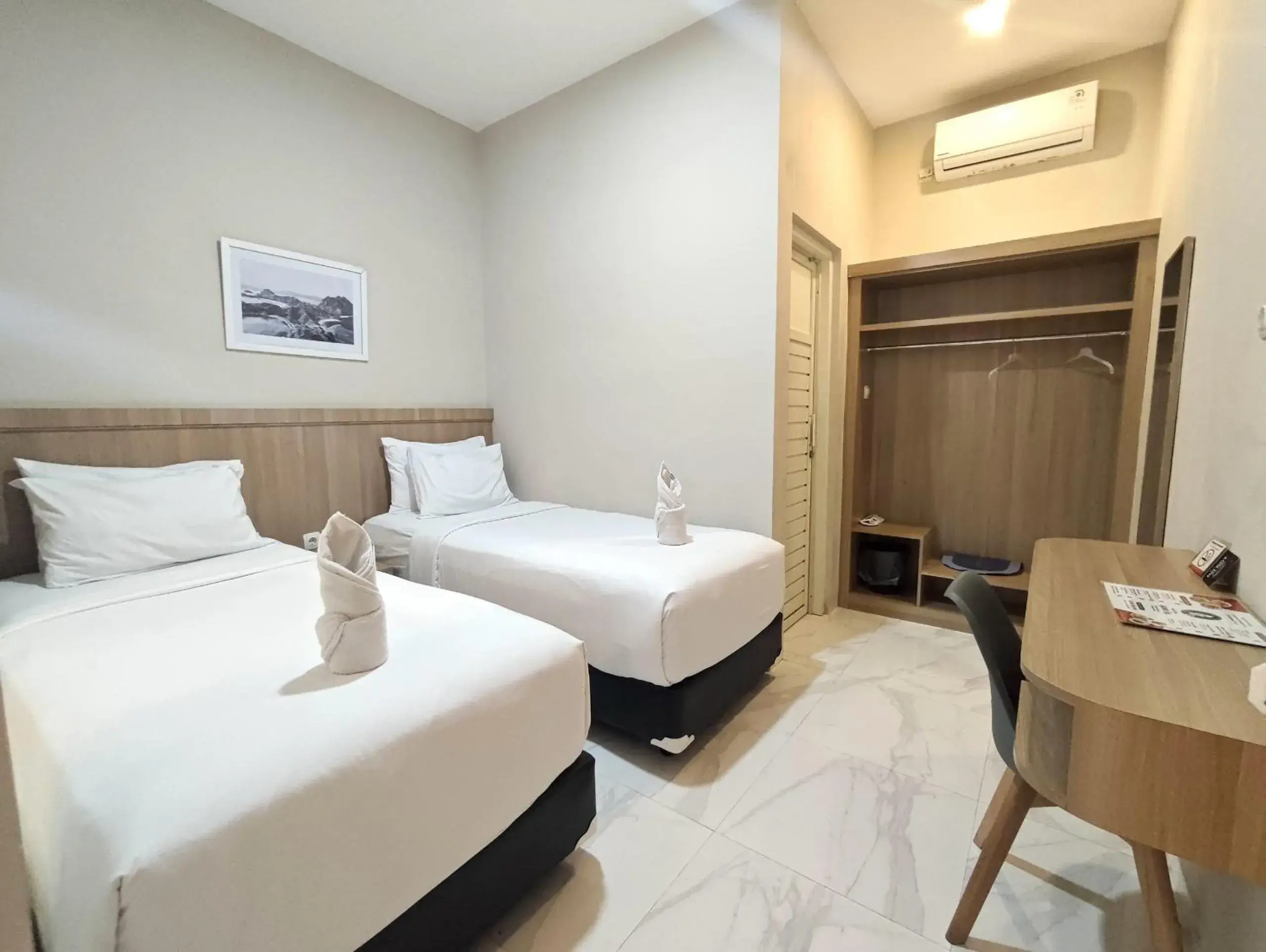 Bed in El Nipa Hotel Labuan Bajo Bed in El Nipa Hotel Labuan Bajo