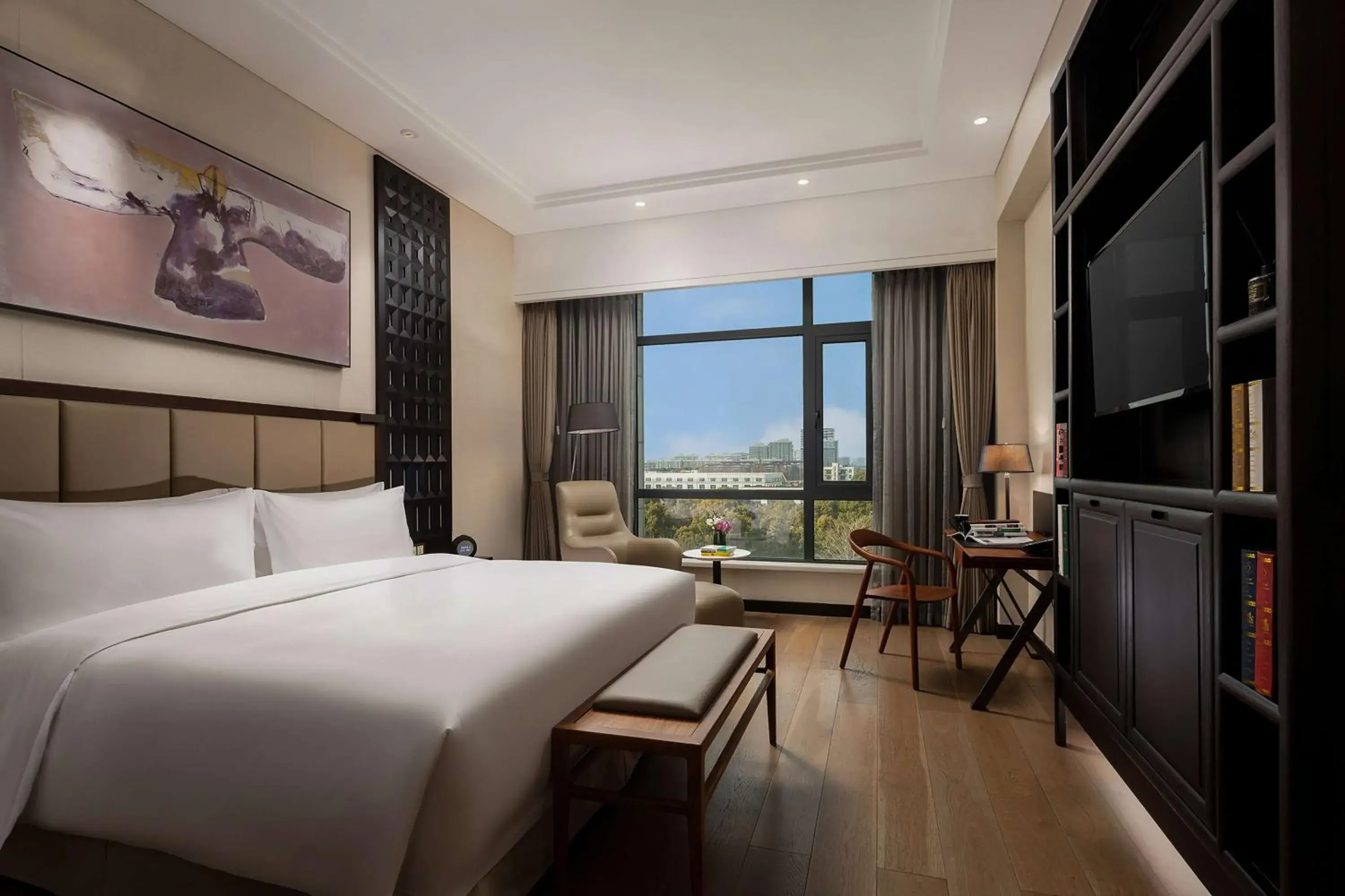 Deluxe King Room in Doubletree By Hilton Shanghai Hongqiao Deluxe King Room in Doubletree By Hilton Shanghai Hongqiao